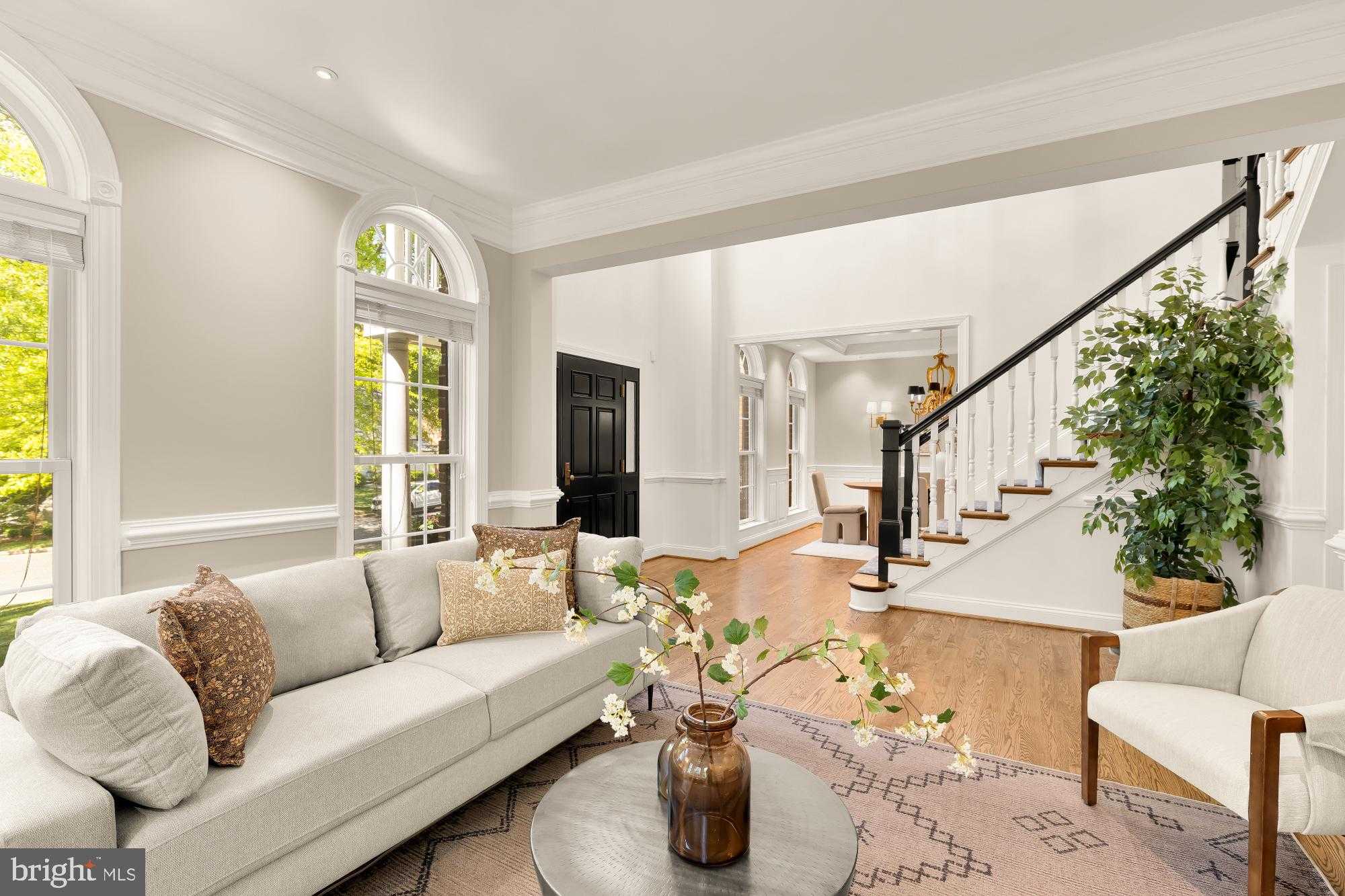 5501 Montgomery St photo 2