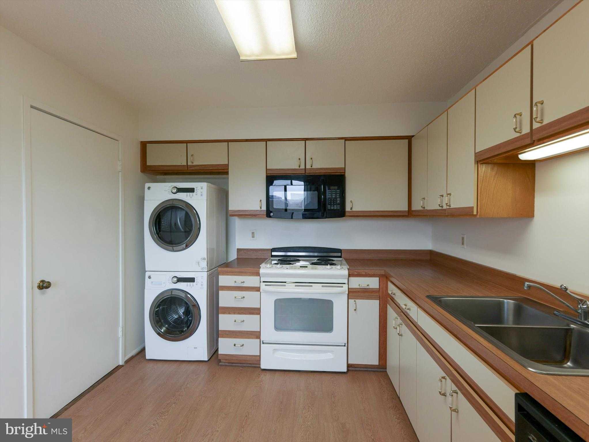 15115 Interlachen Dr # 3-1012 photo 9
