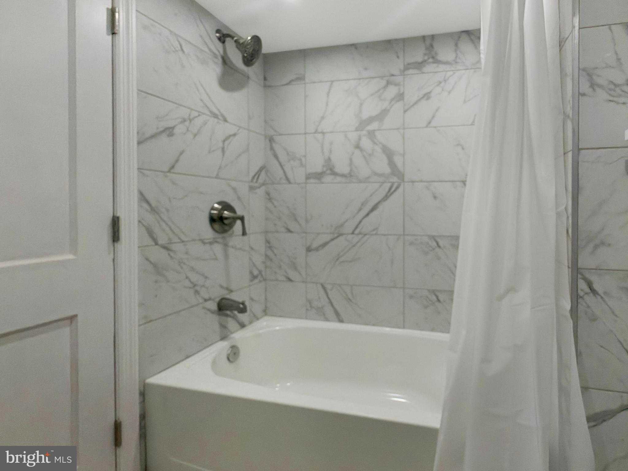 534 W Huntingdon St photo 21
