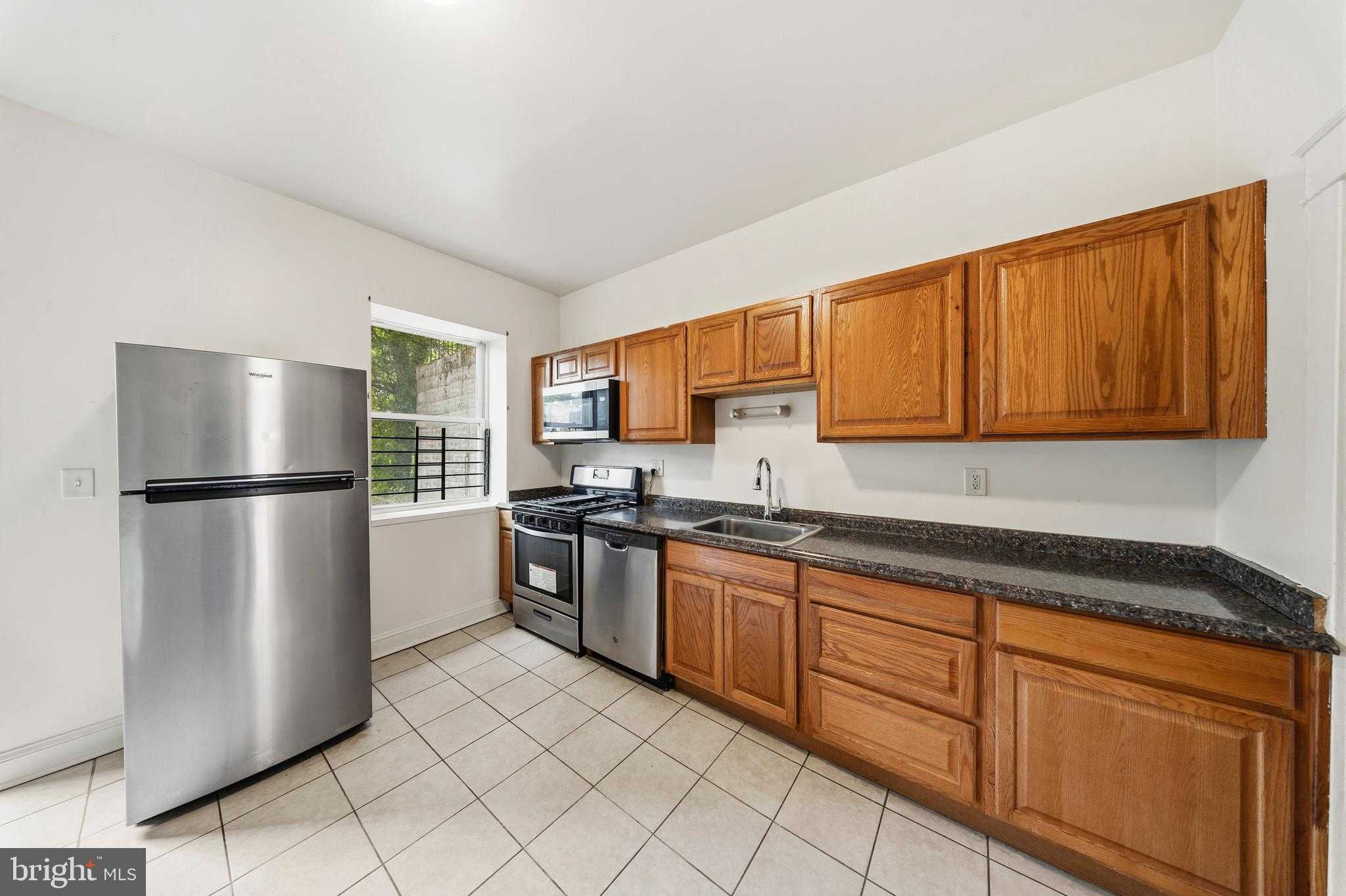 2516 W Pratt St photo 9