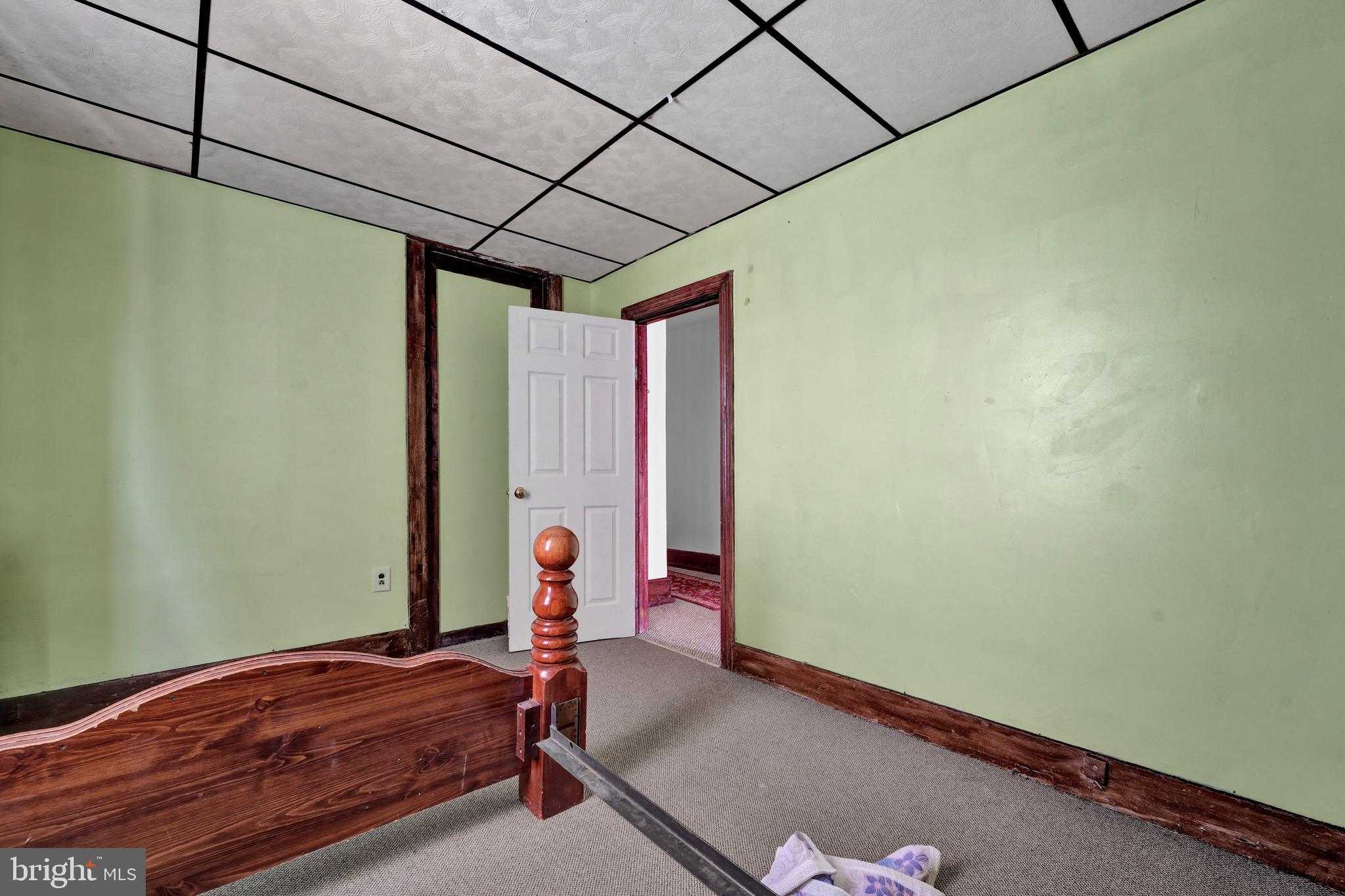 610 W Race St photo 21