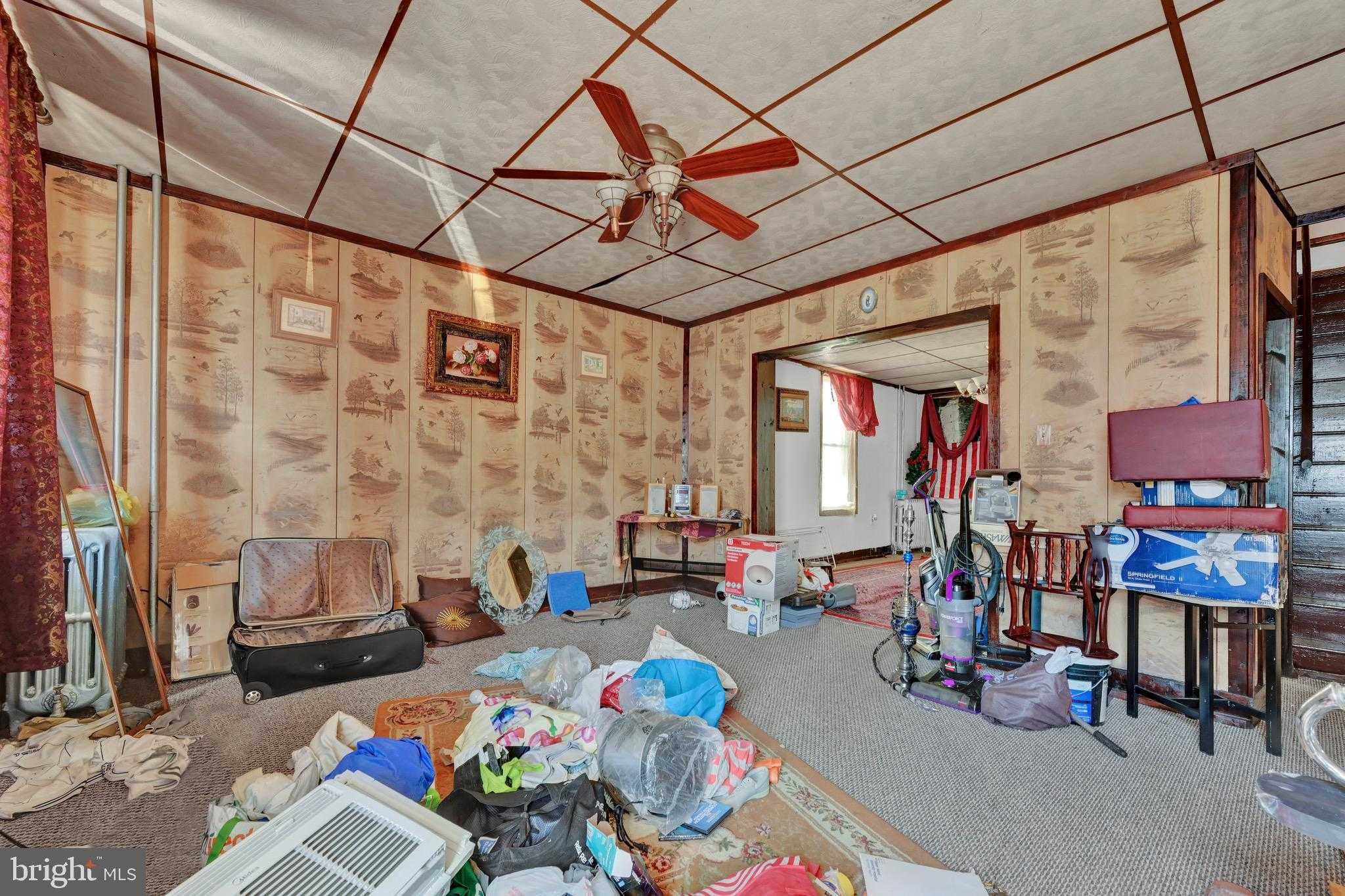 610 W Race St photo 5