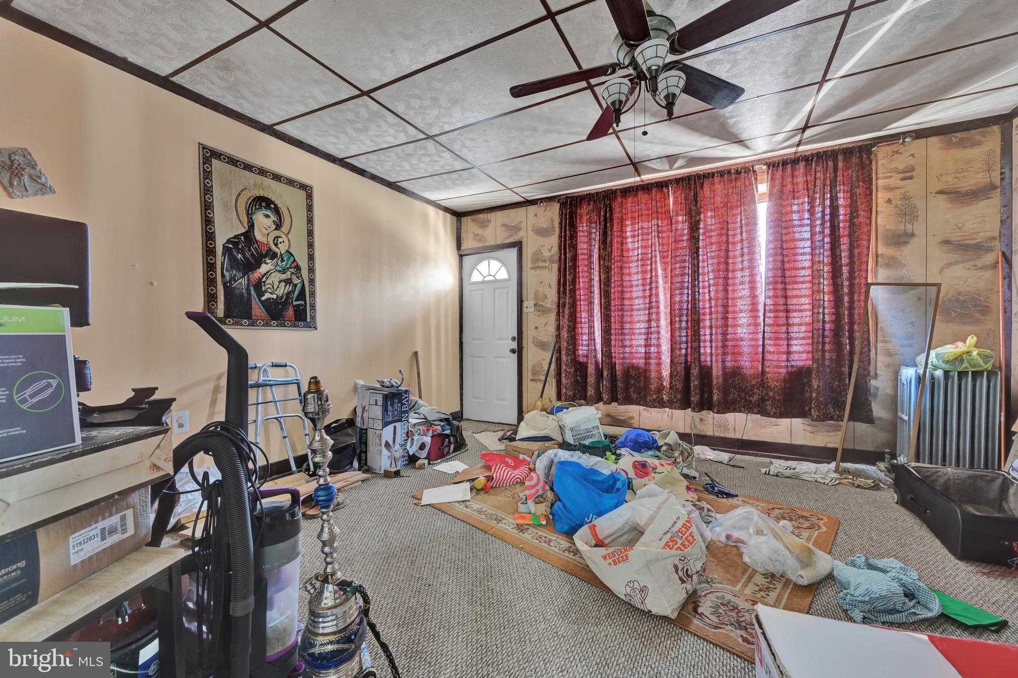 610 W Race St photo 6