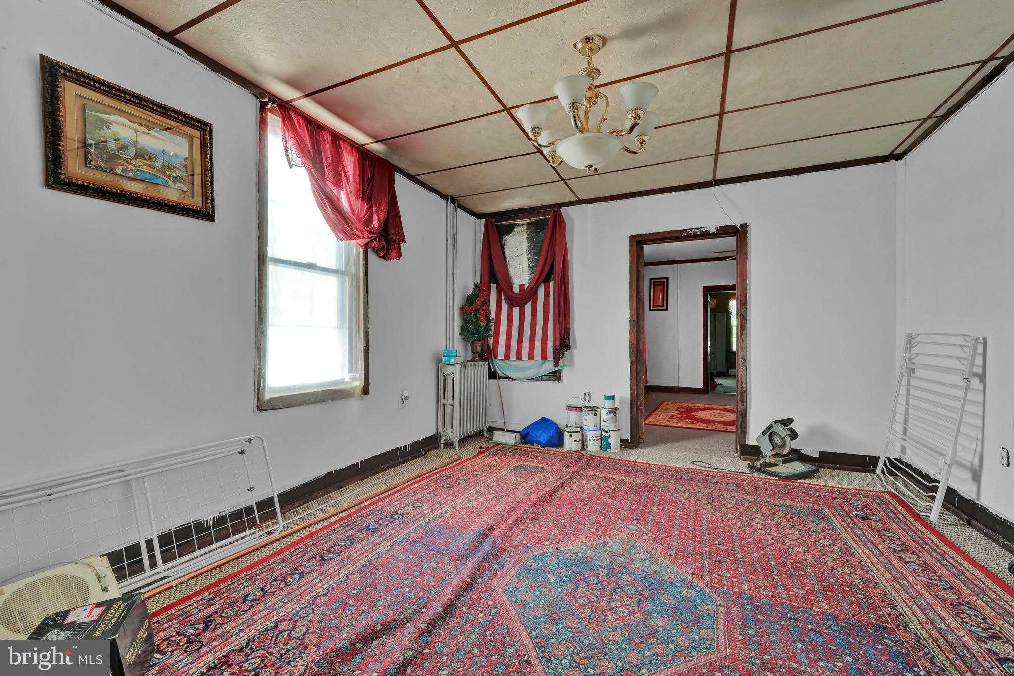 610 W Race St photo 7