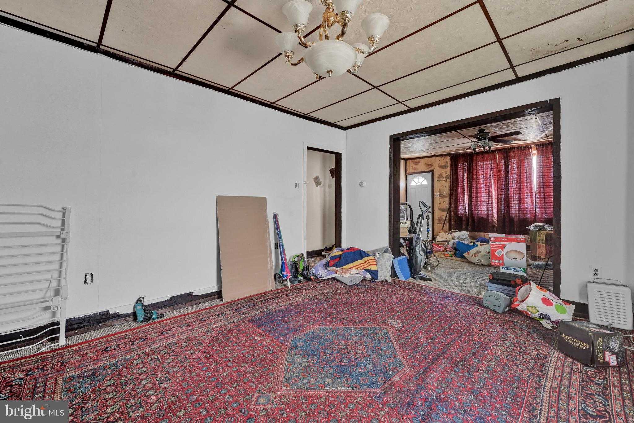 610 W Race St photo 8