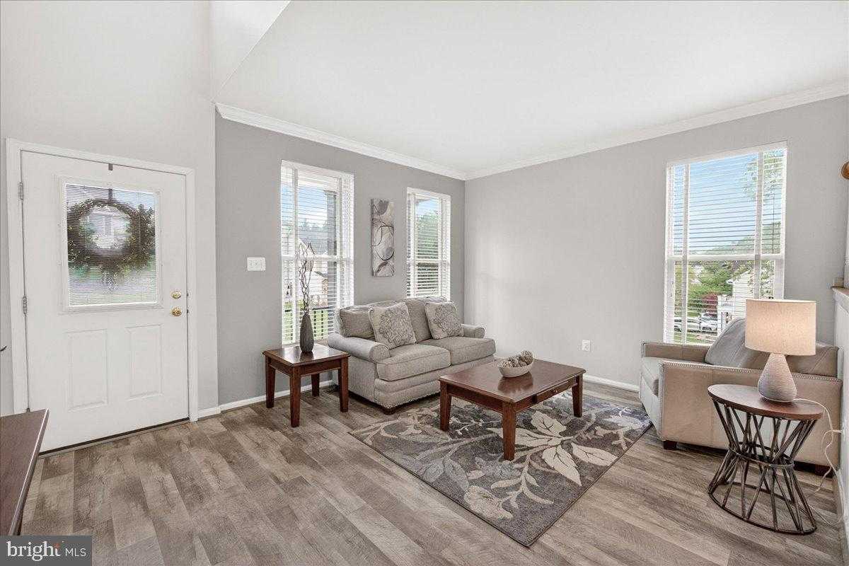 6736 Woodridge Rd photo 2