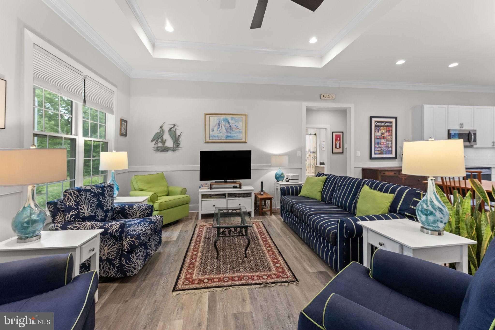 1016 Royal Way photo 3