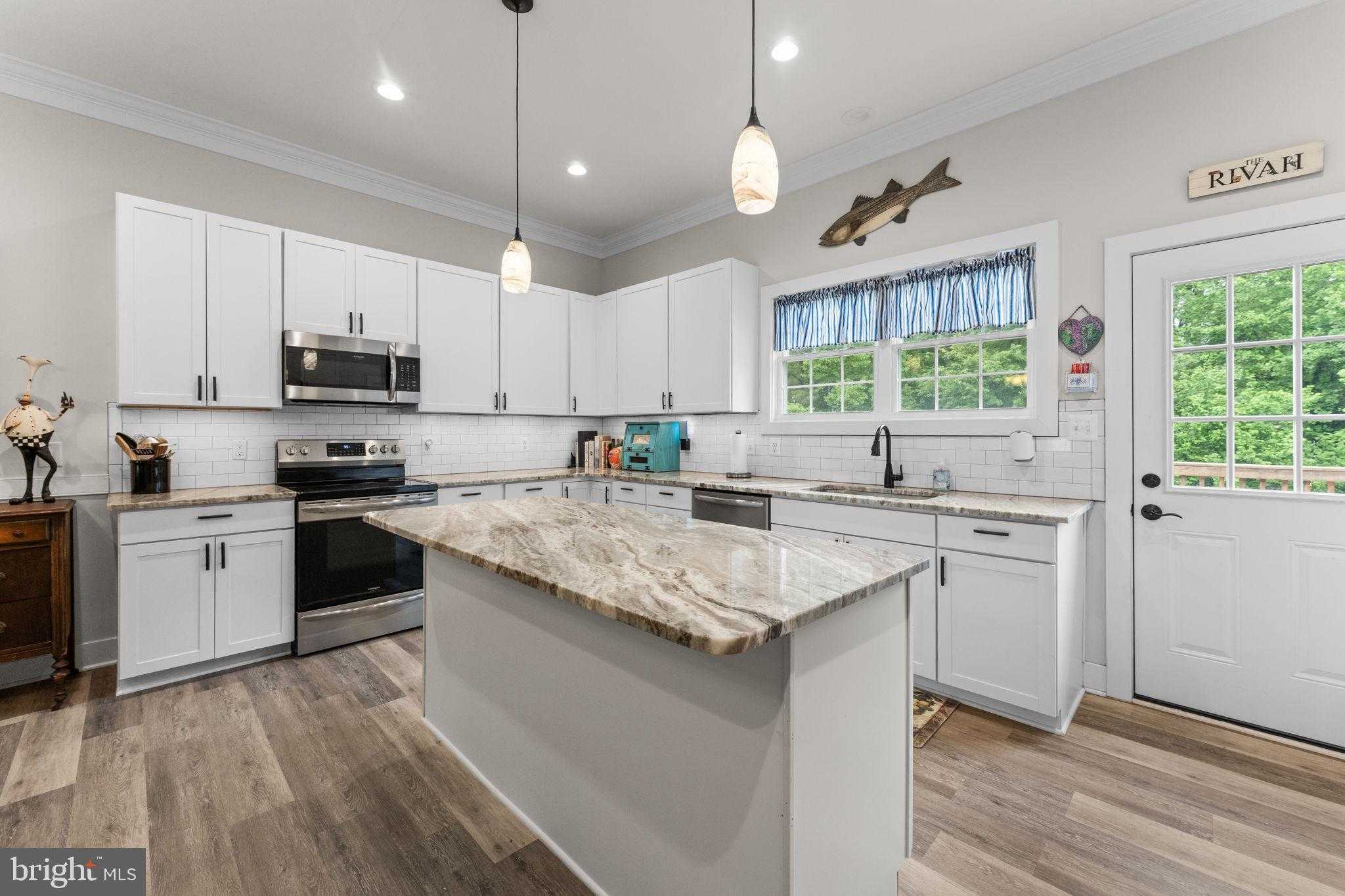 1016 Royal Way photo 7