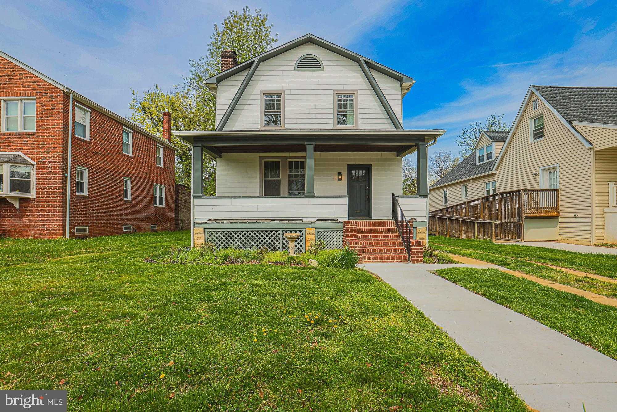 3916 W Strathmore Ave photo 1