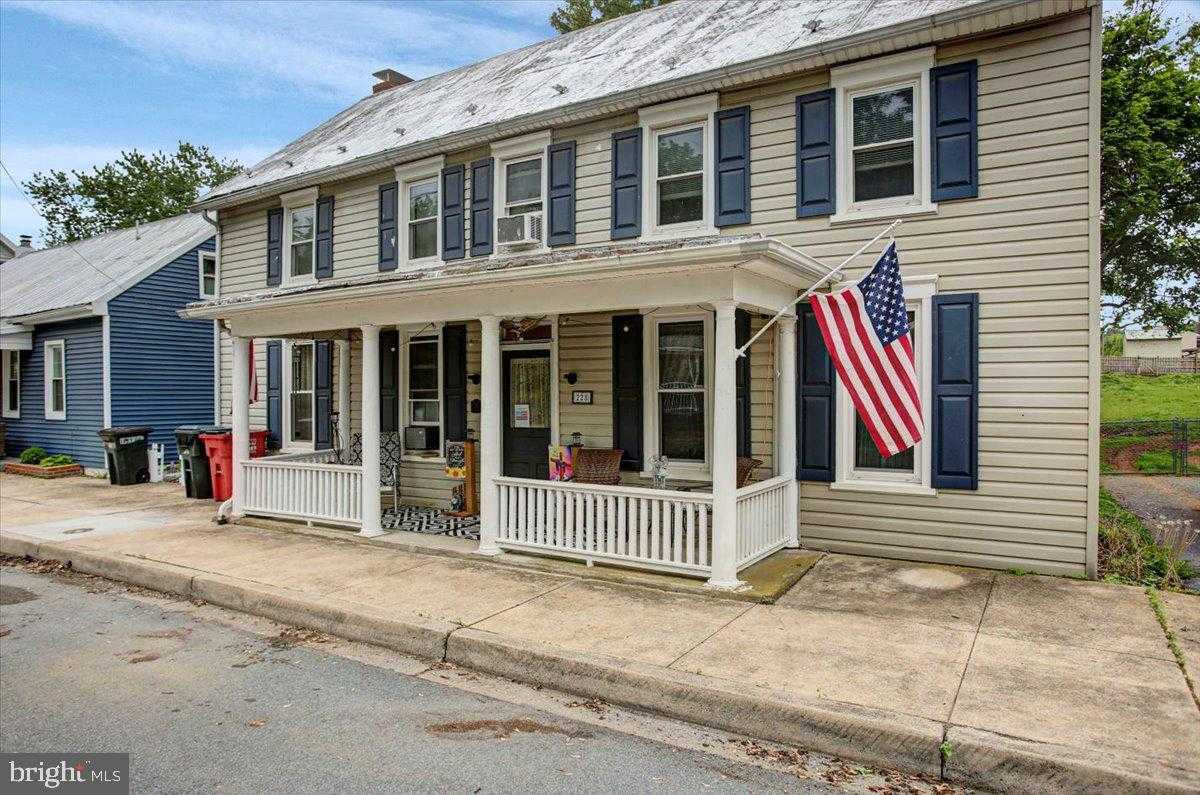 228 W Main St photo 4