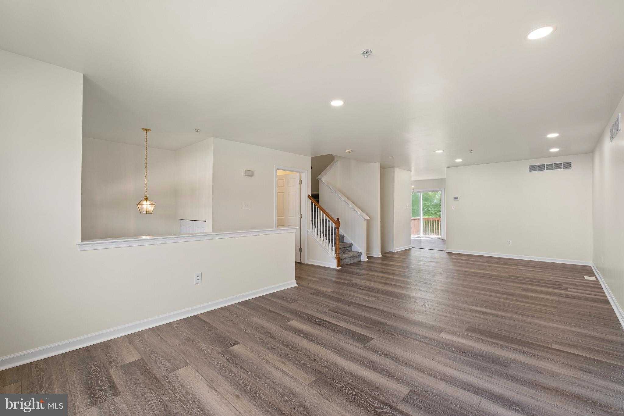 329 Glenn Rose Cir photo 3