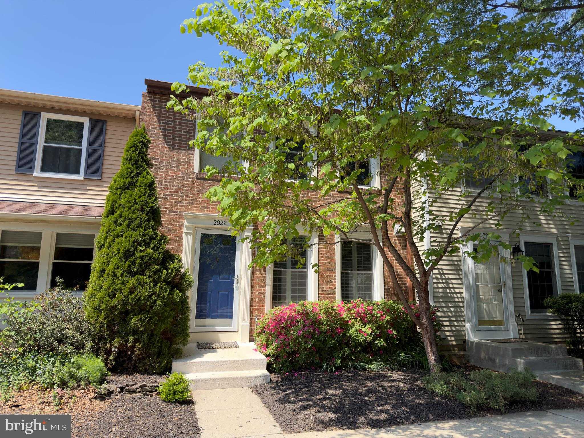 2922 Bridgehampton CT photo 2