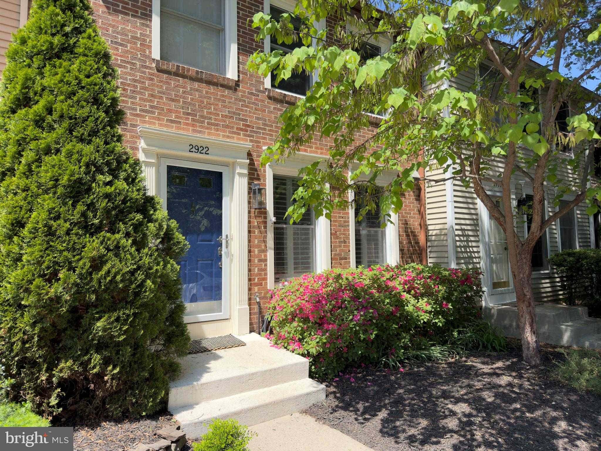 2922 Bridgehampton CT photo 3