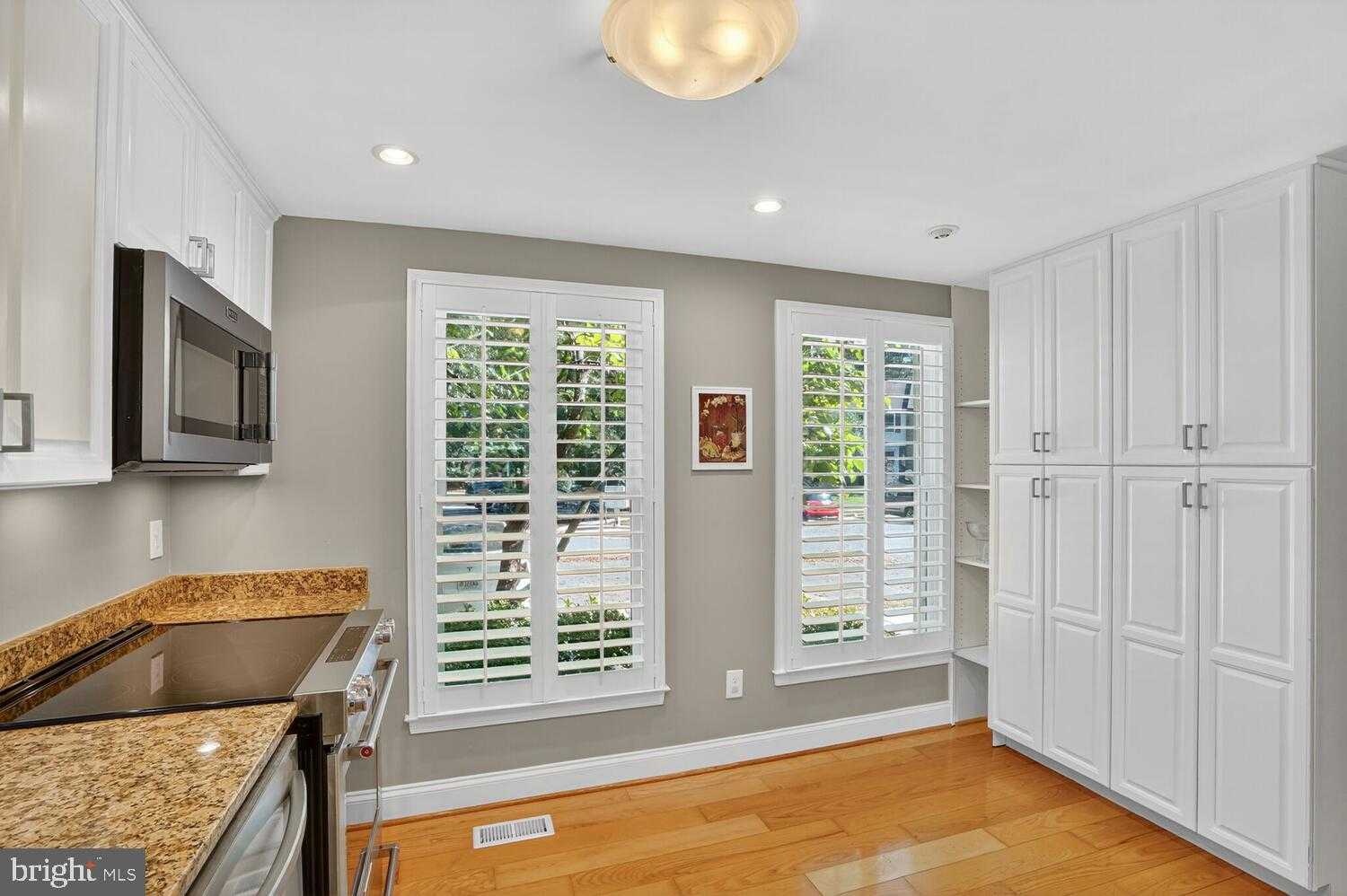 2922 Bridgehampton CT photo 6