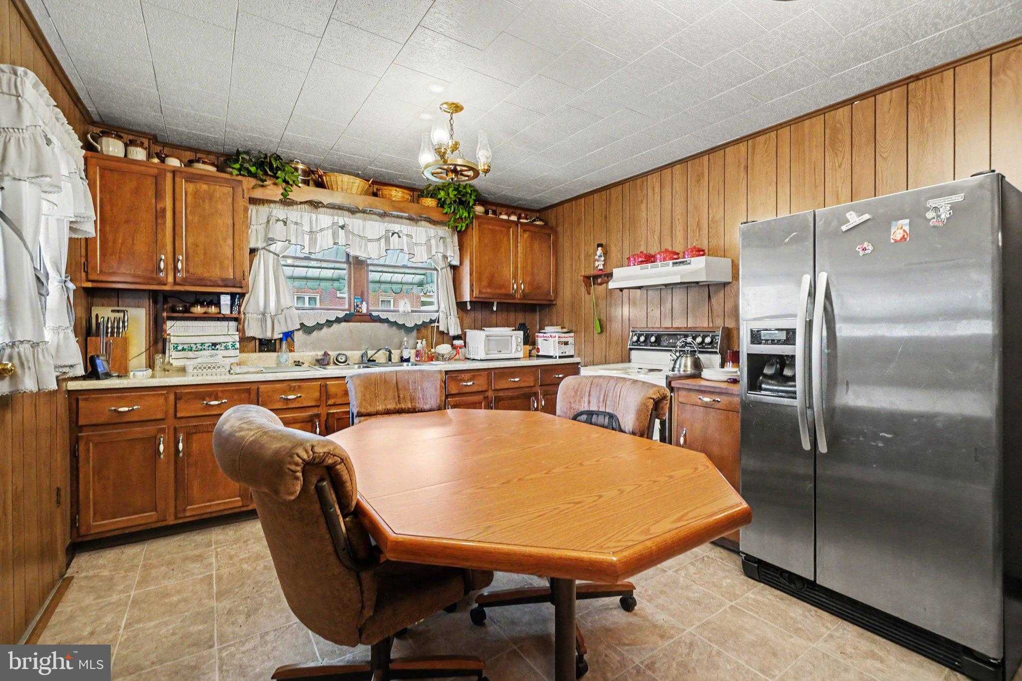 813 Main St photo 6