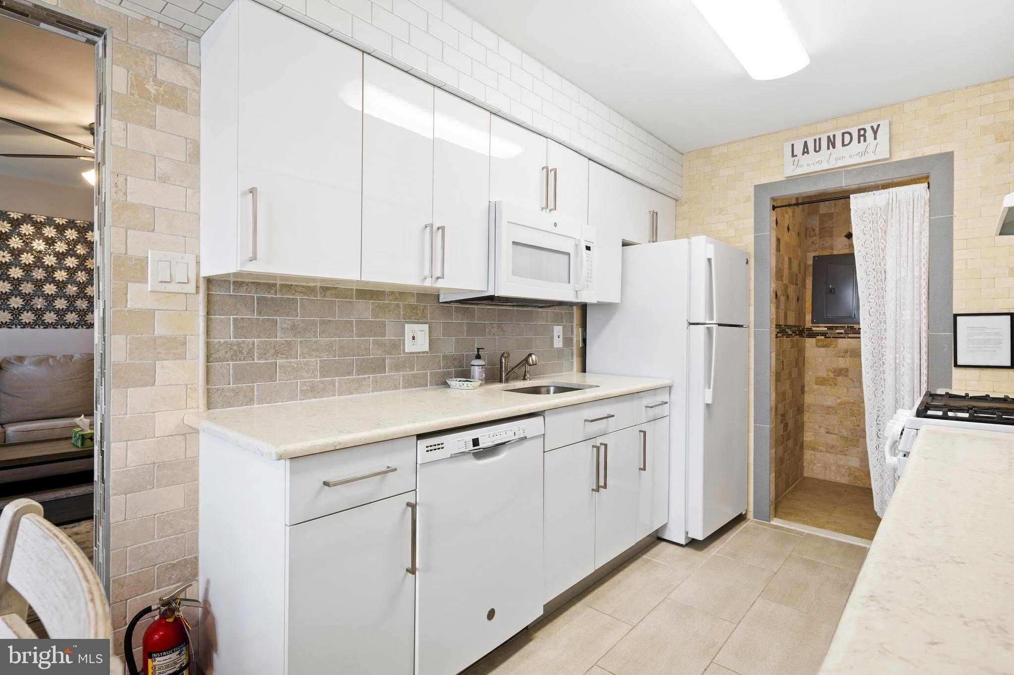 7015 Ridge Ave Apt 13 photo 3