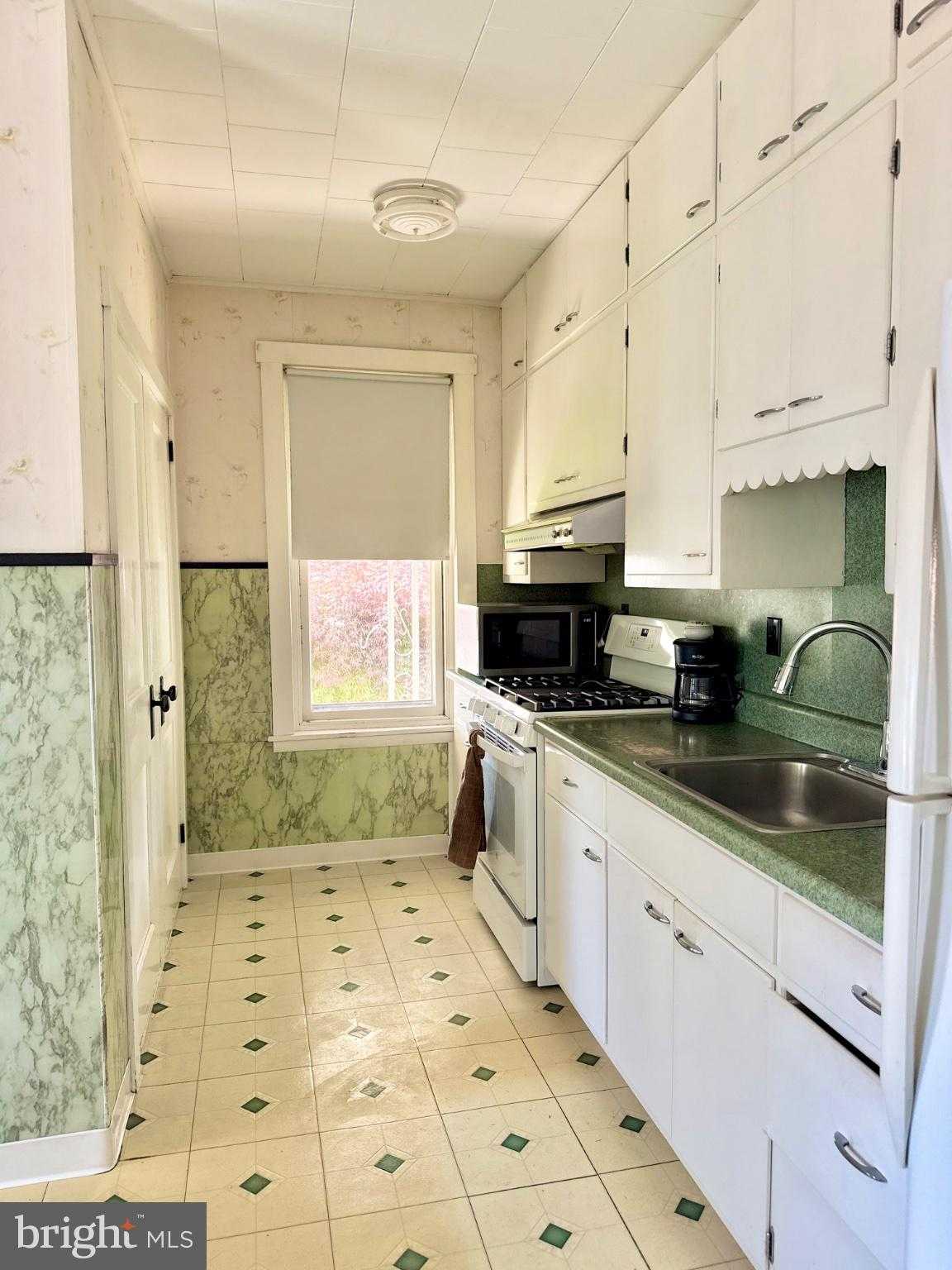 3416 Montclare St photo 8
