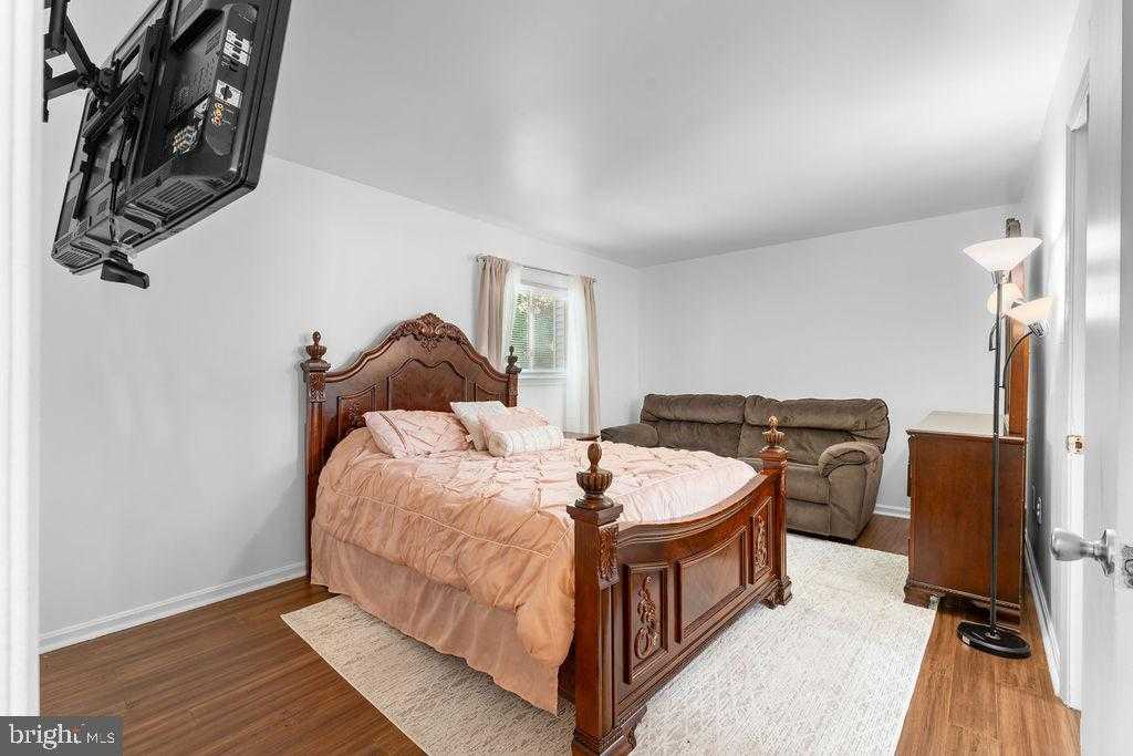 7714 Merrick Ln photo 15