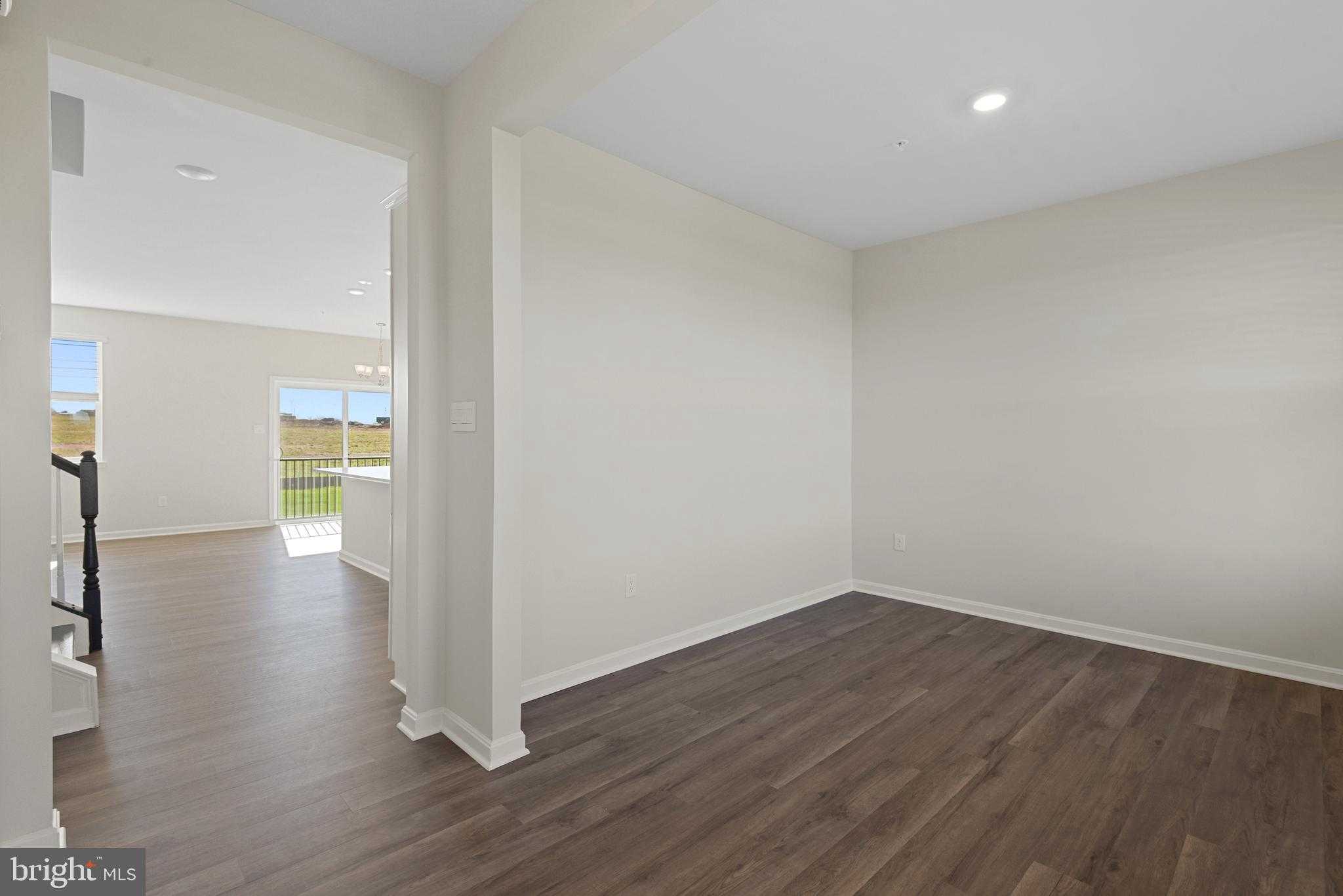 476 Ensemble Way photo 4