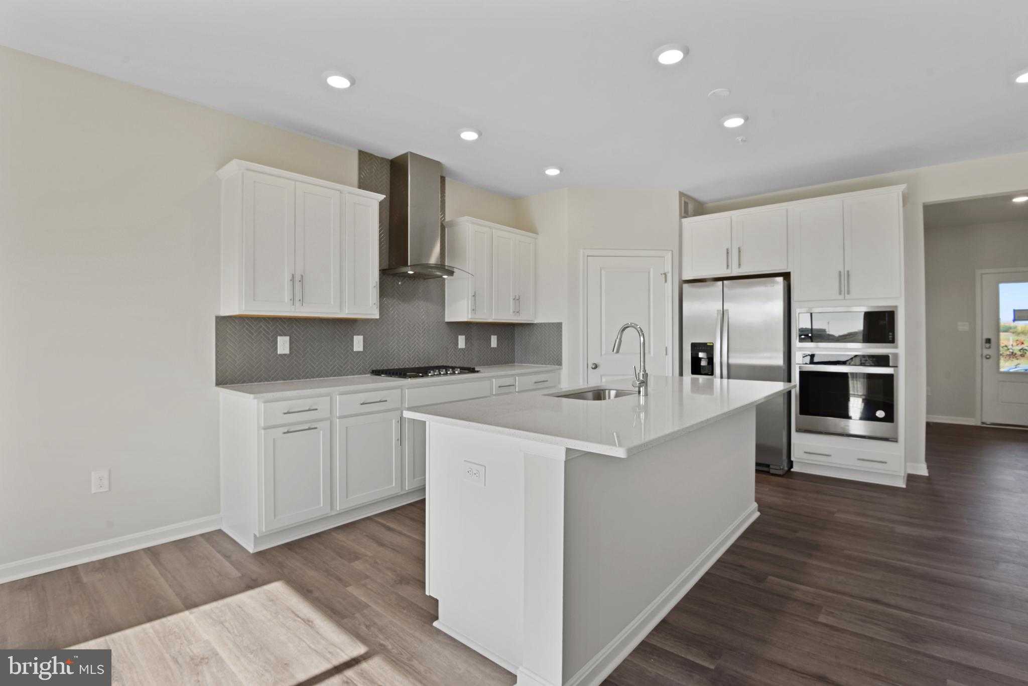 476 Ensemble Way photo 7