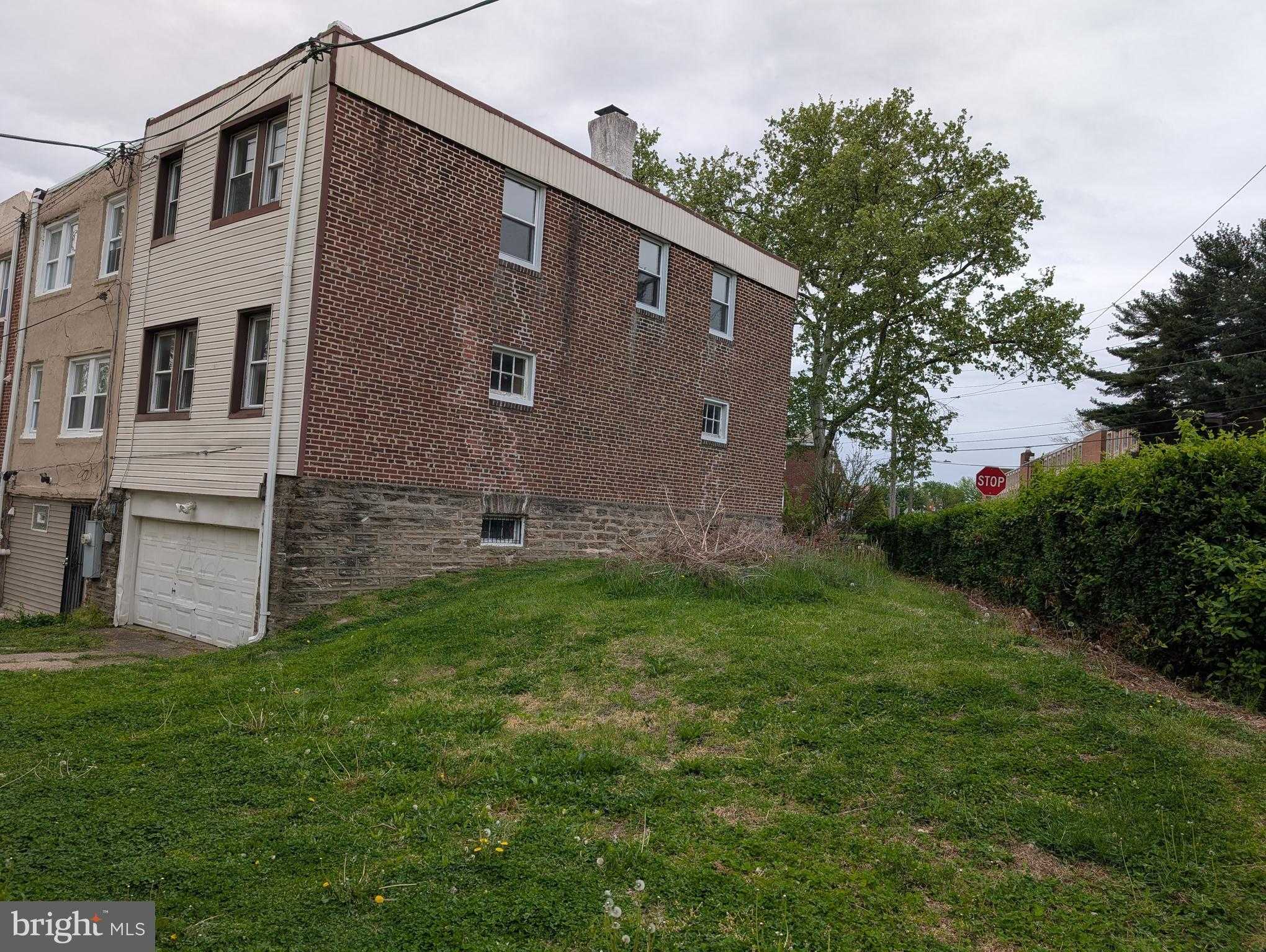 1941 W Chew St photo 3