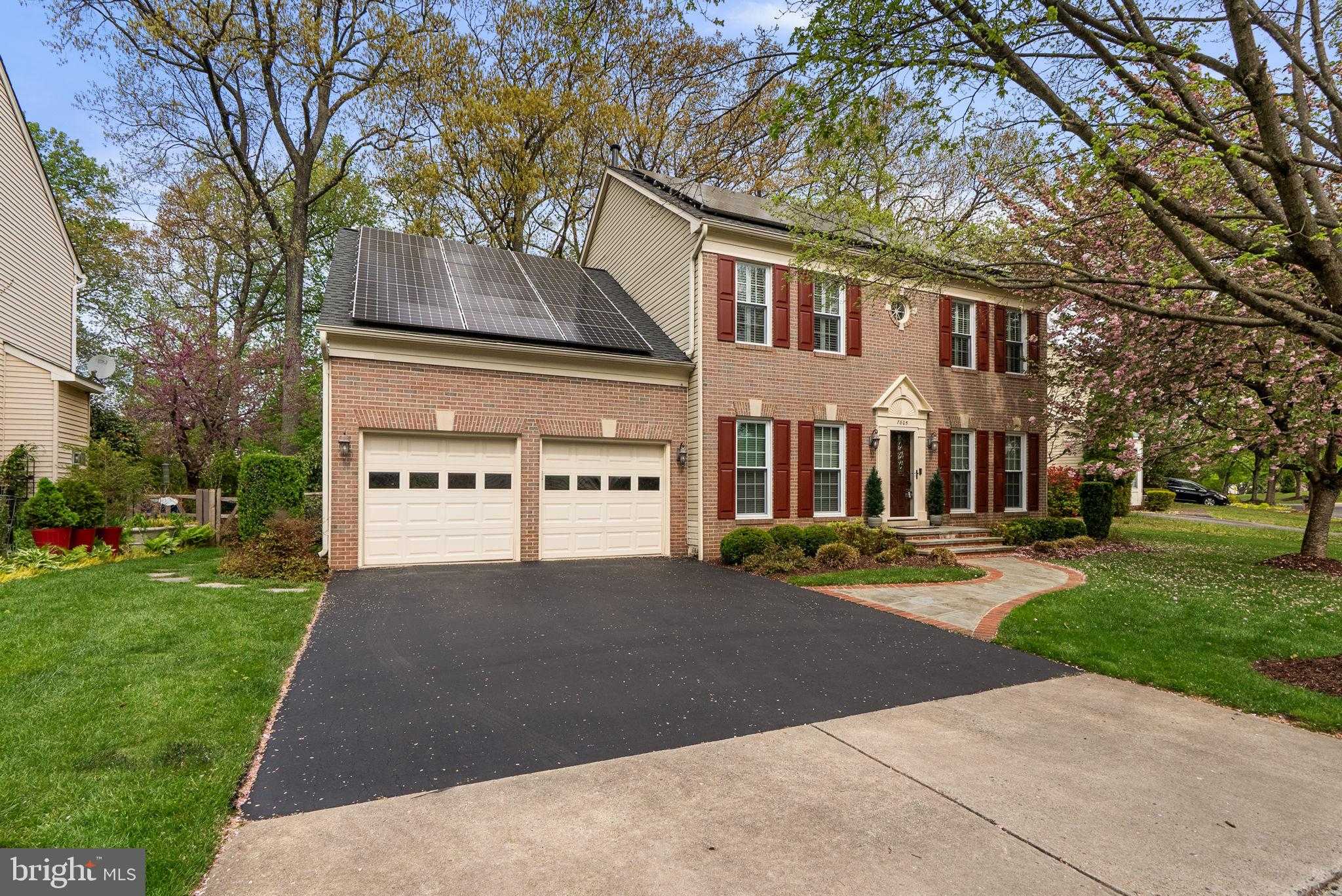7805 Heritage Farm Dr photo 1