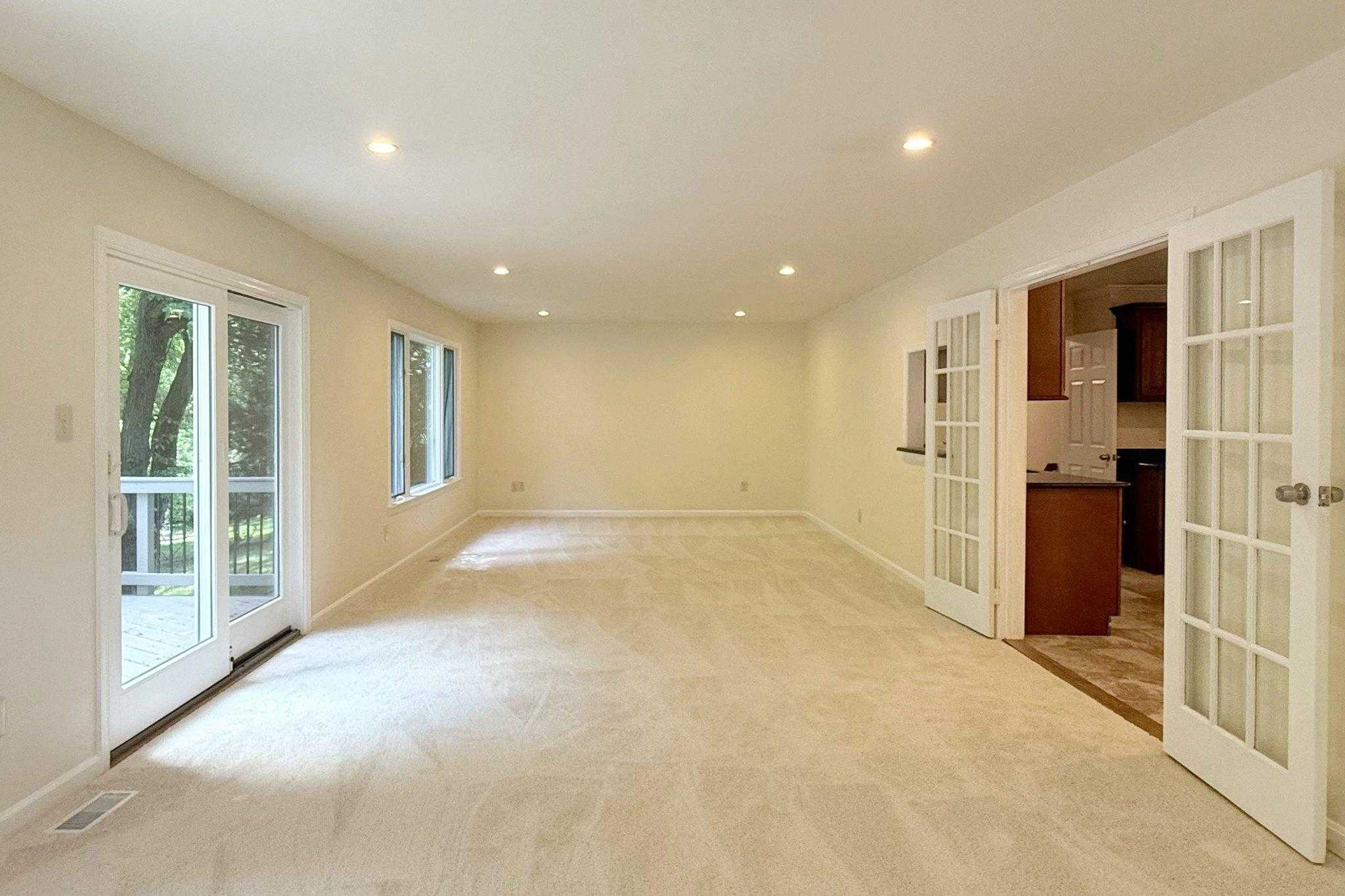 100 James Dr SW photo 8
