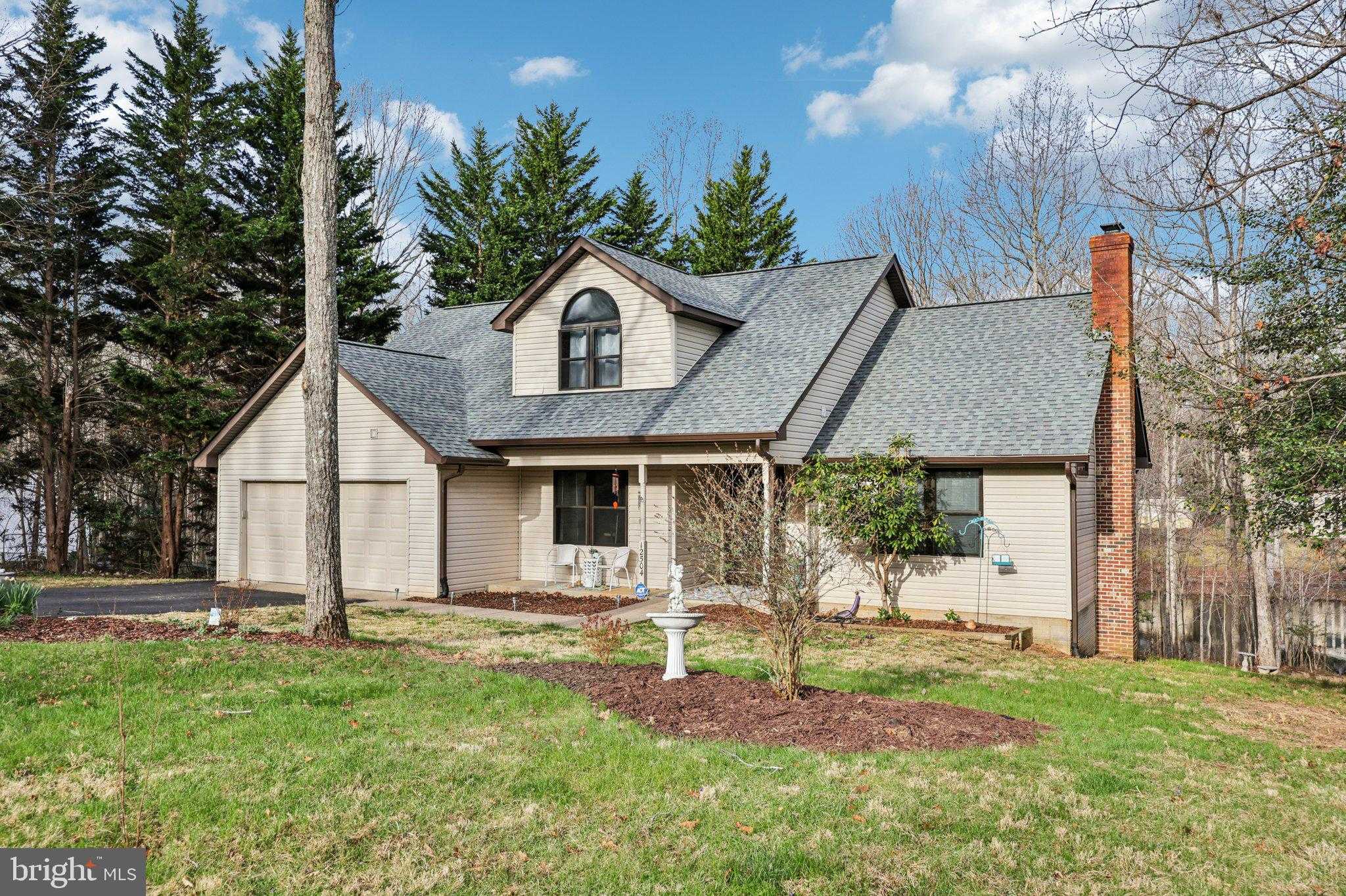 12504 Hawkins Ln photo 3