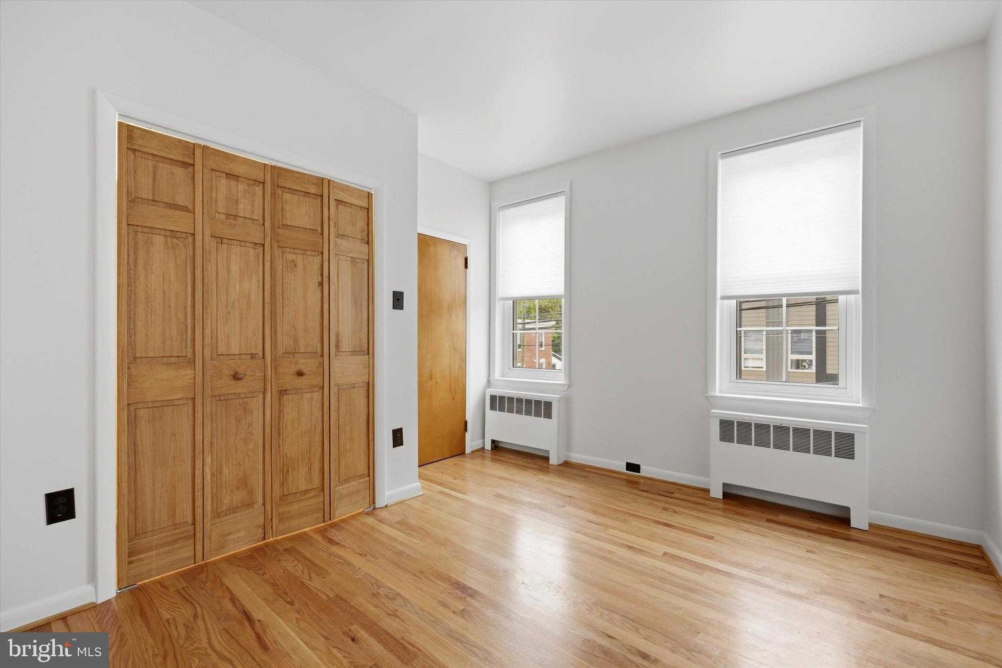 325 Leverington Ave photo 13