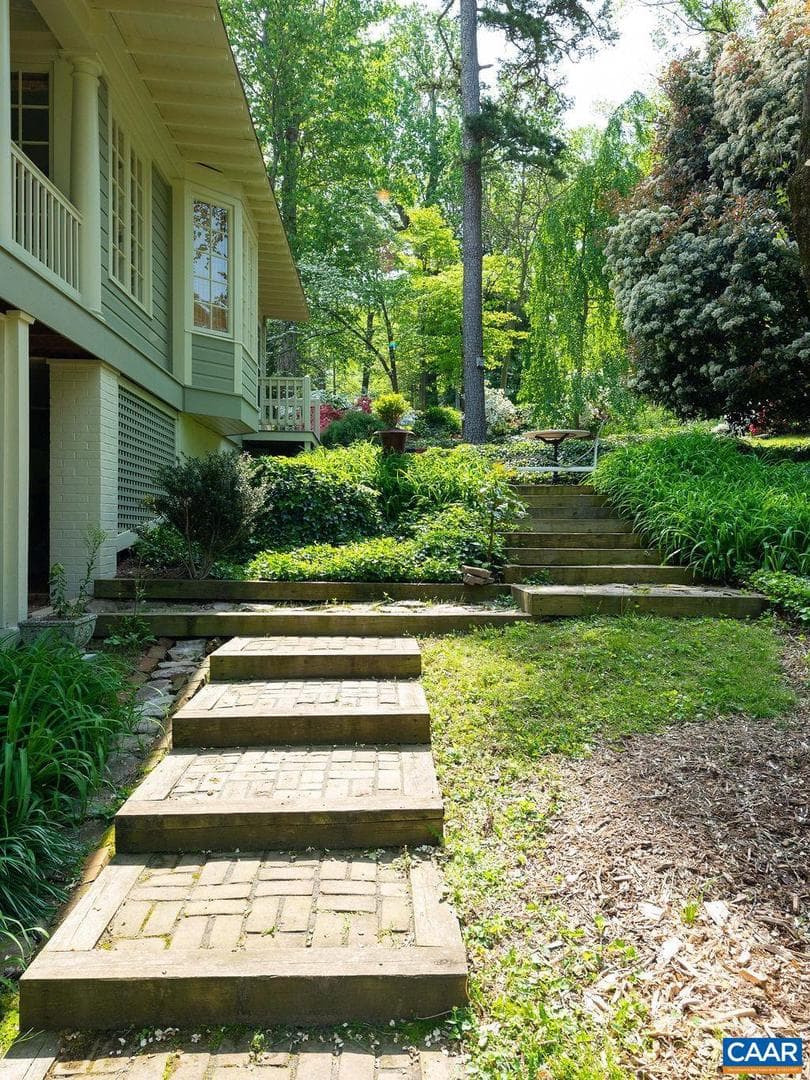 907 Cottage Ln photo 32