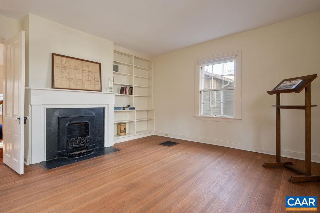 907 Cottage Ln photo 5