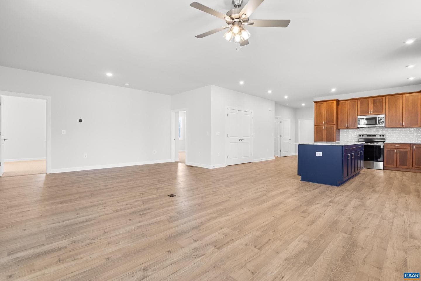 33 Whisperwood Ct photo 18