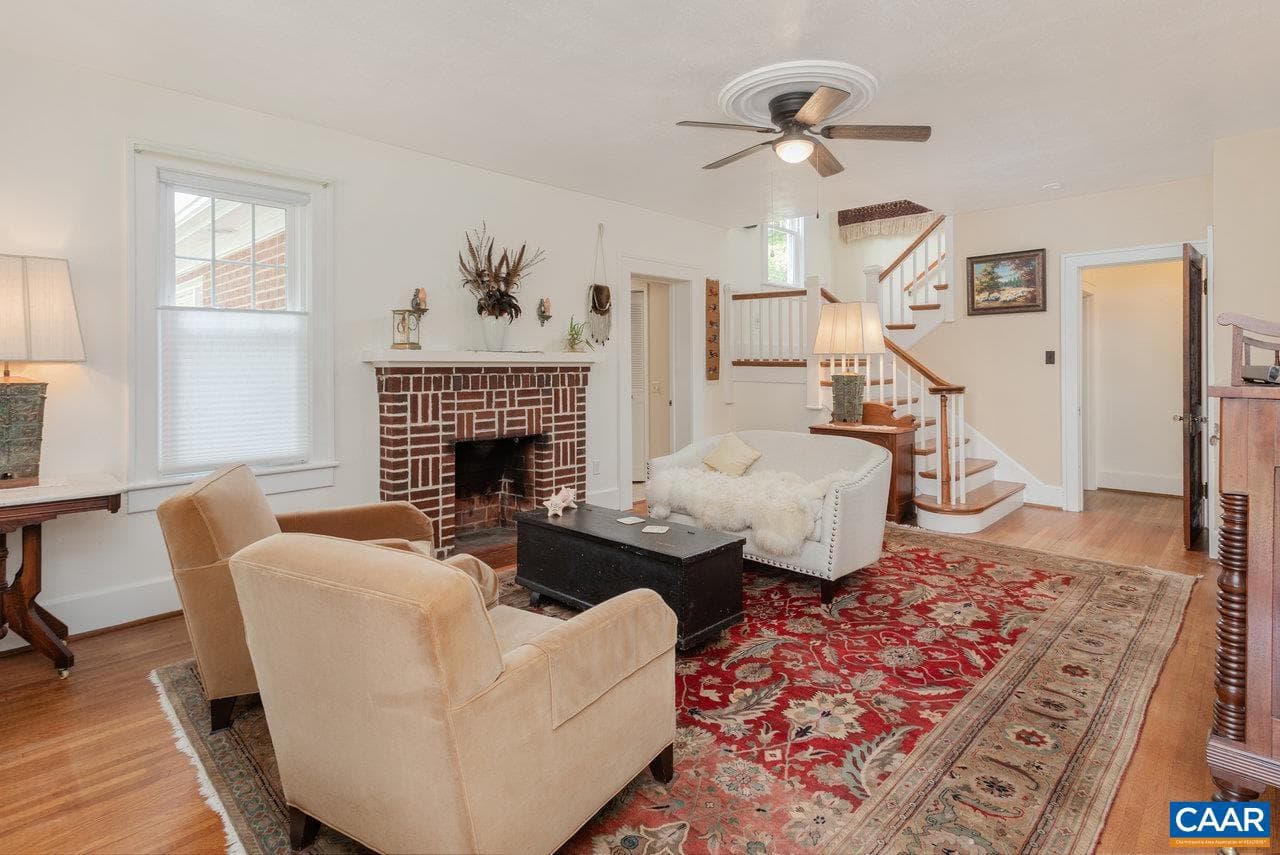 1104 N Coalter St photo 3