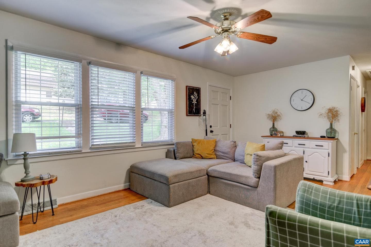 1026 Oakmont Cir photo 3