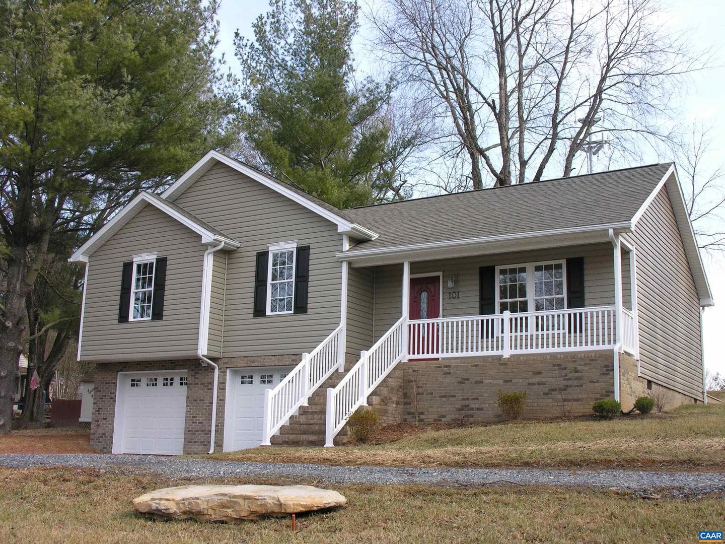 101 Sterling Dr photo 2