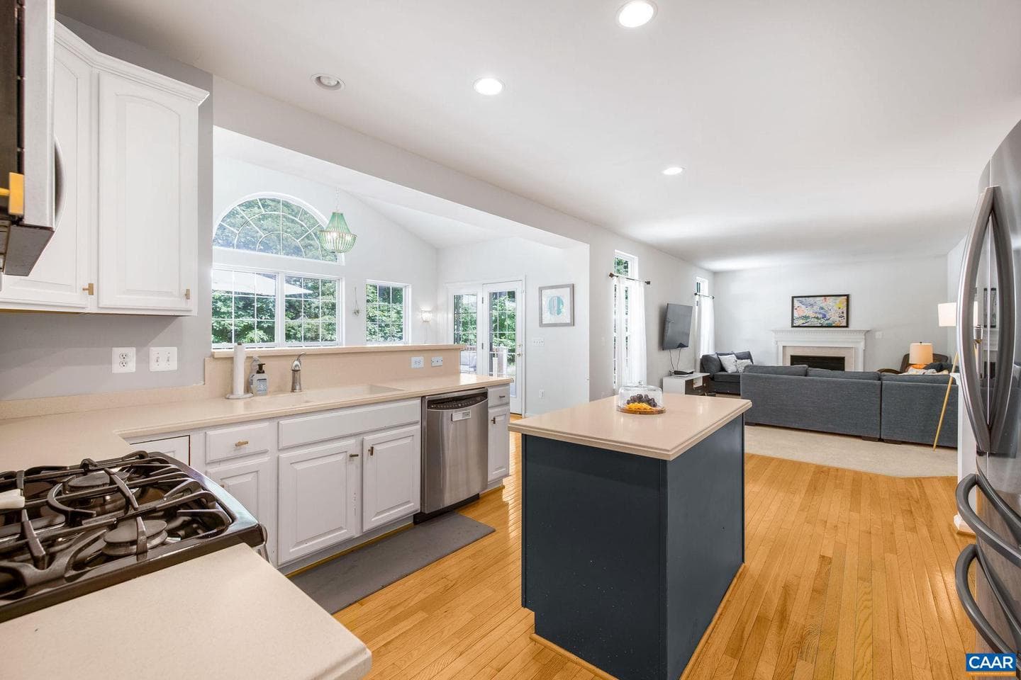 163 Carter Ln photo 5