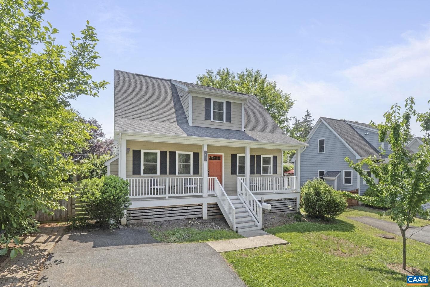 1012 Locust Ln photo 1
