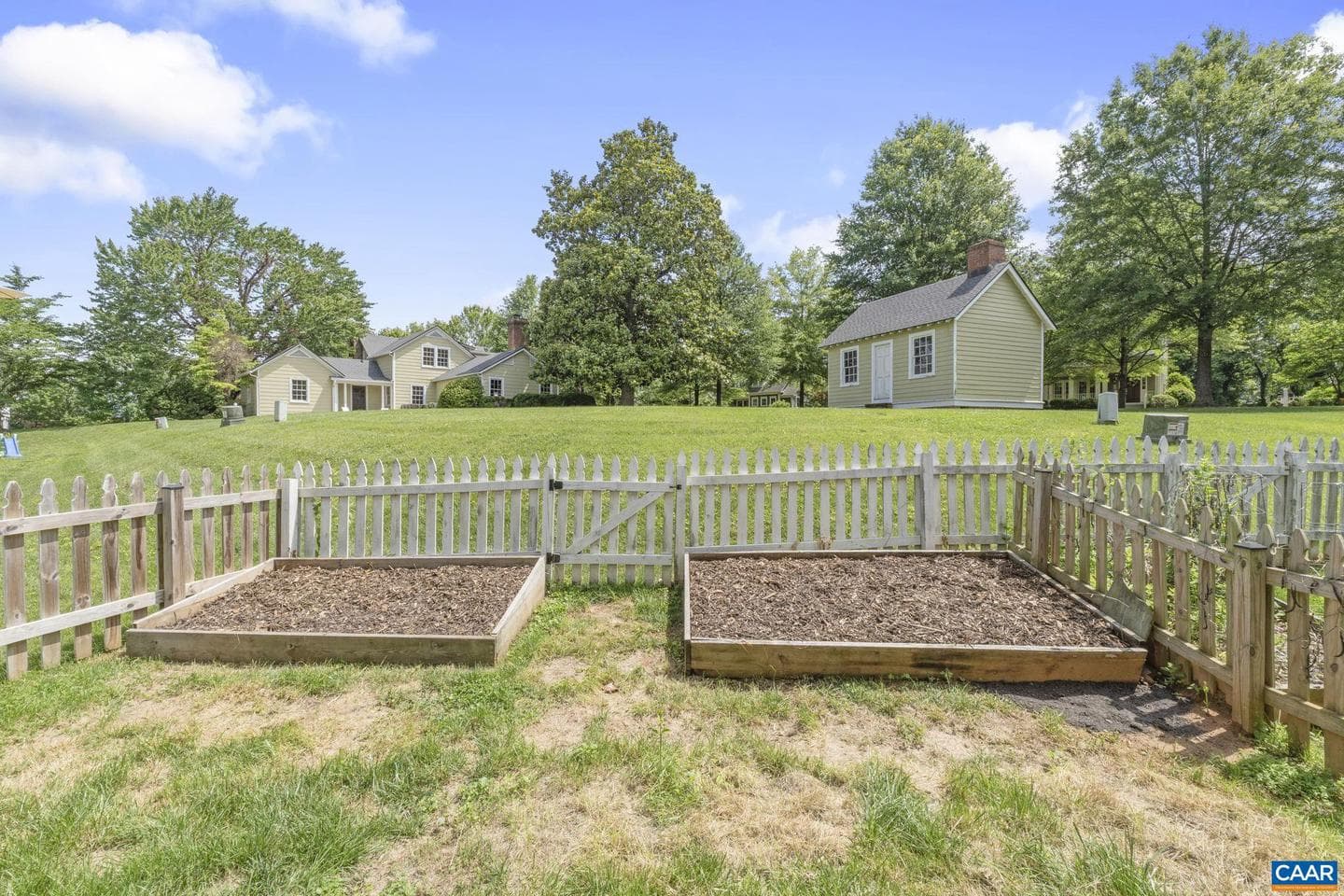 1692 Wickham Way photo 37