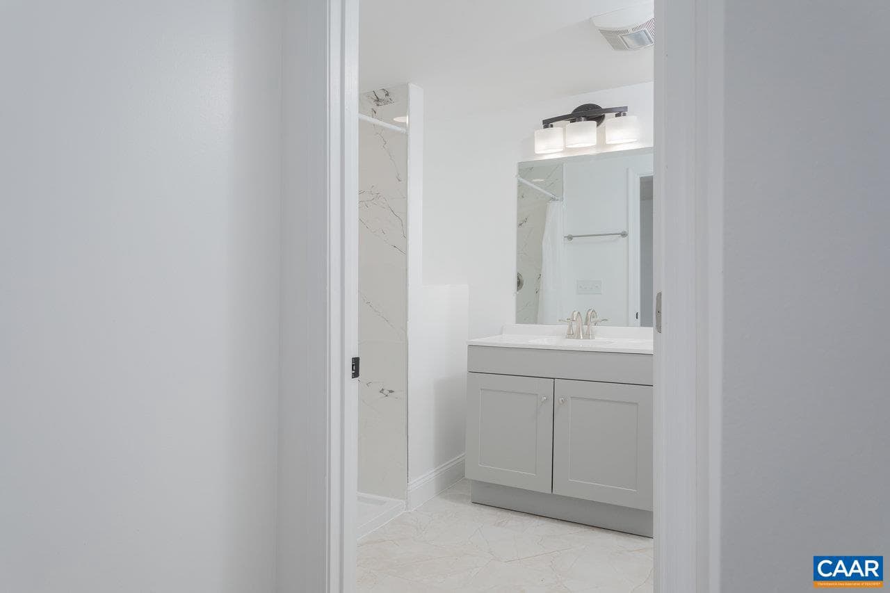 30 Bear St photo 25