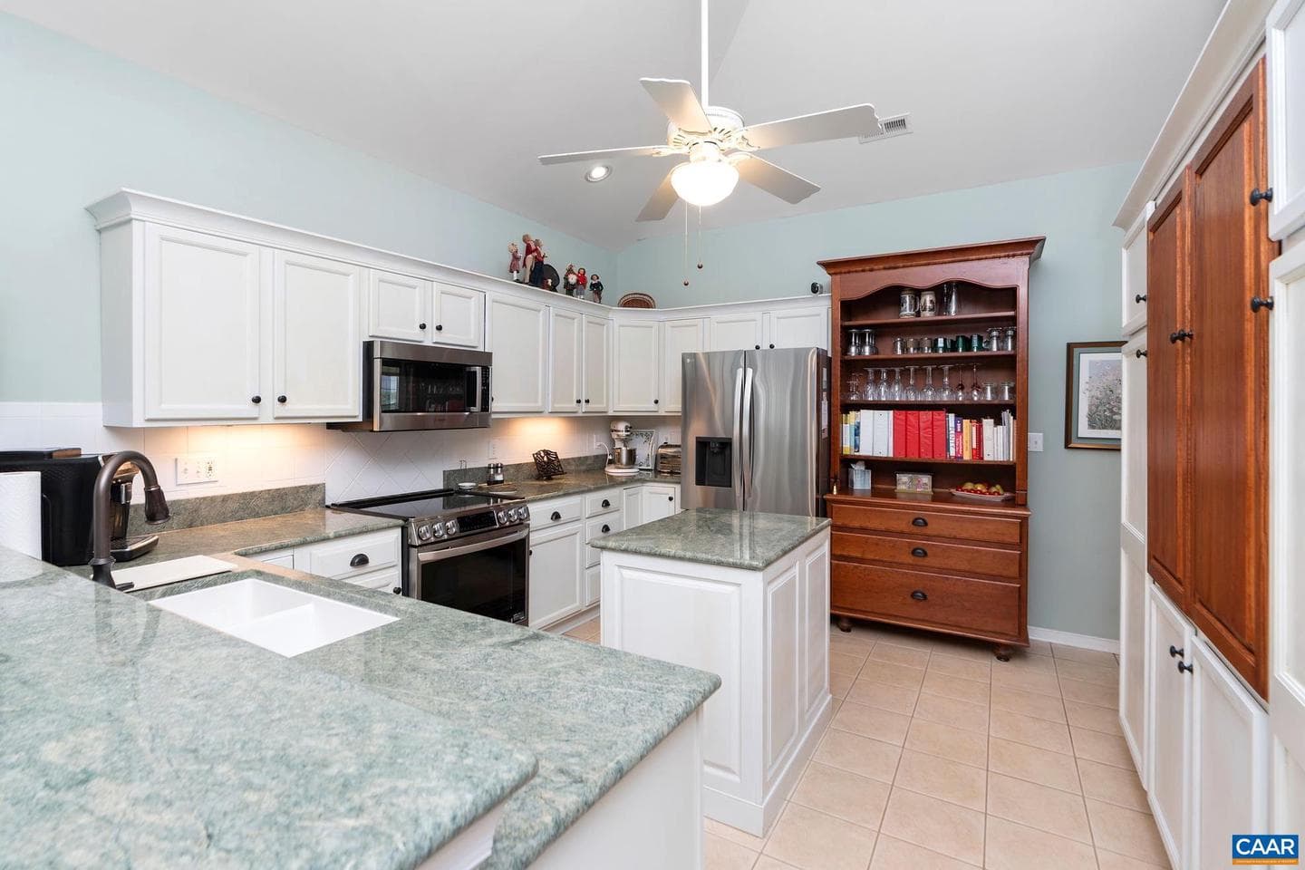 411 Heritage Ct photo 12