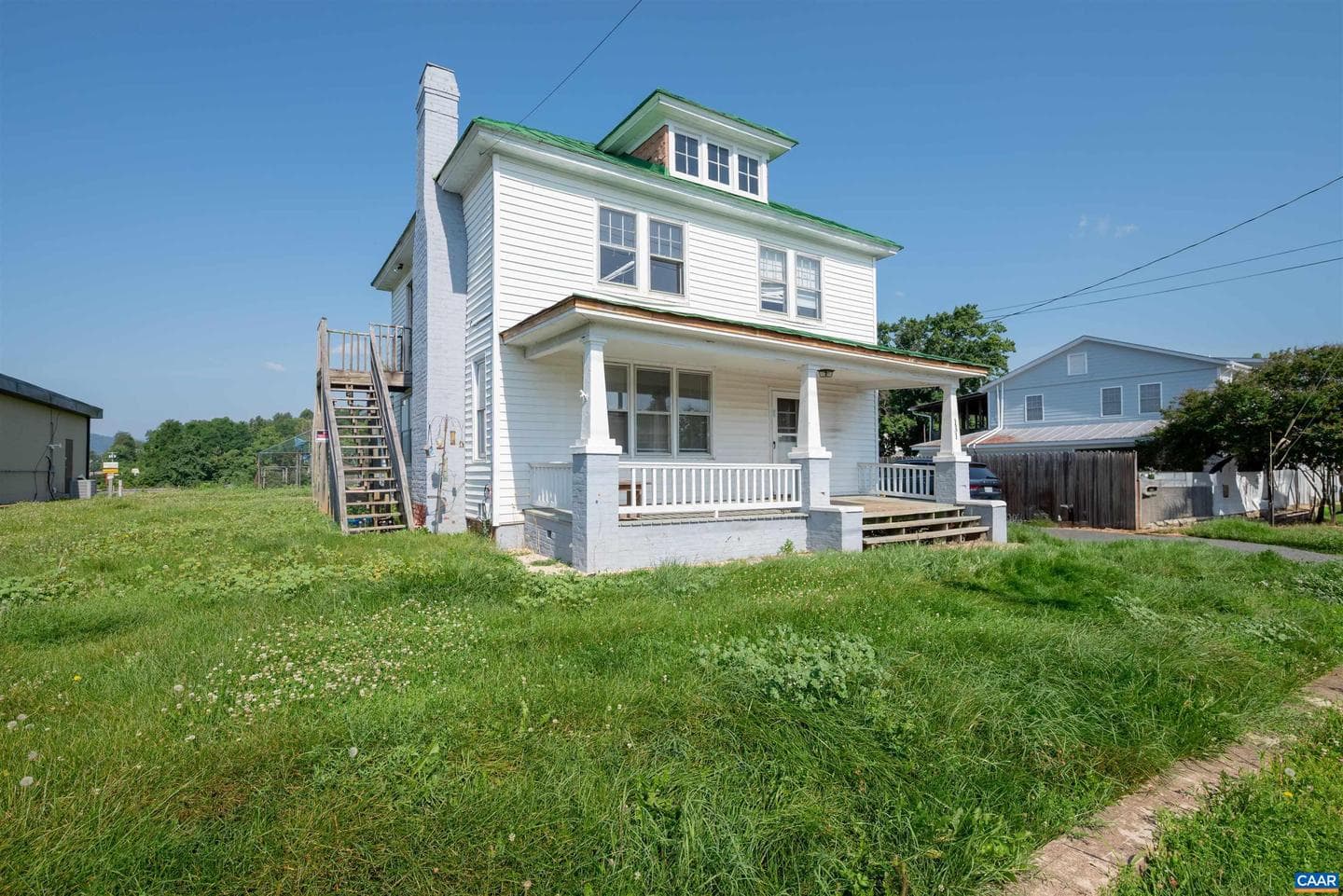 131 Ford Ave photo 3
