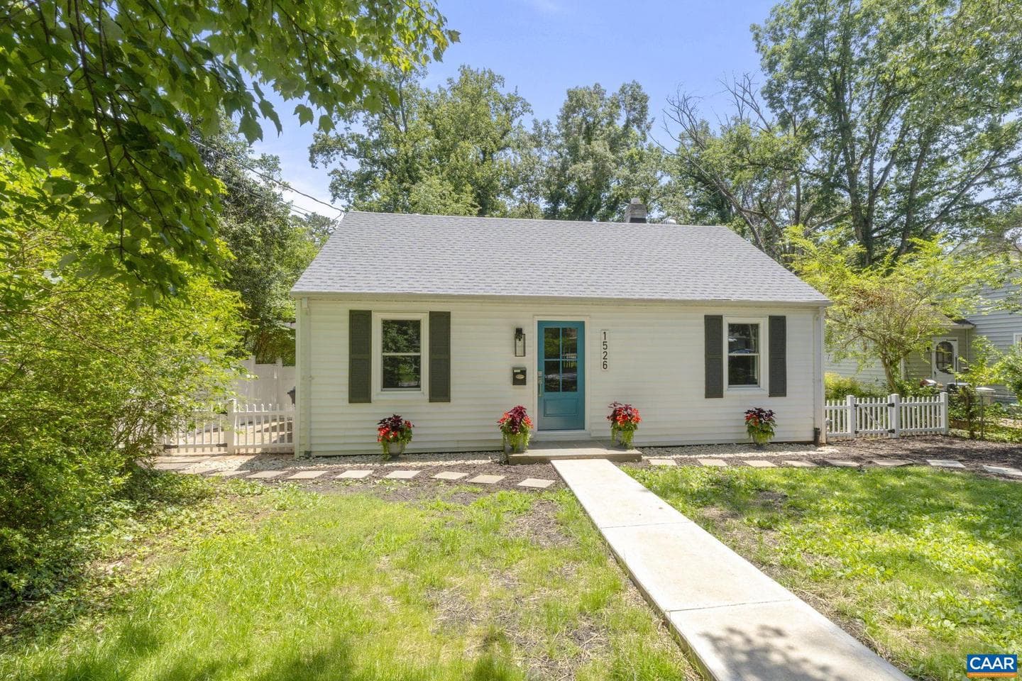 1526 Broad Ave photo 3