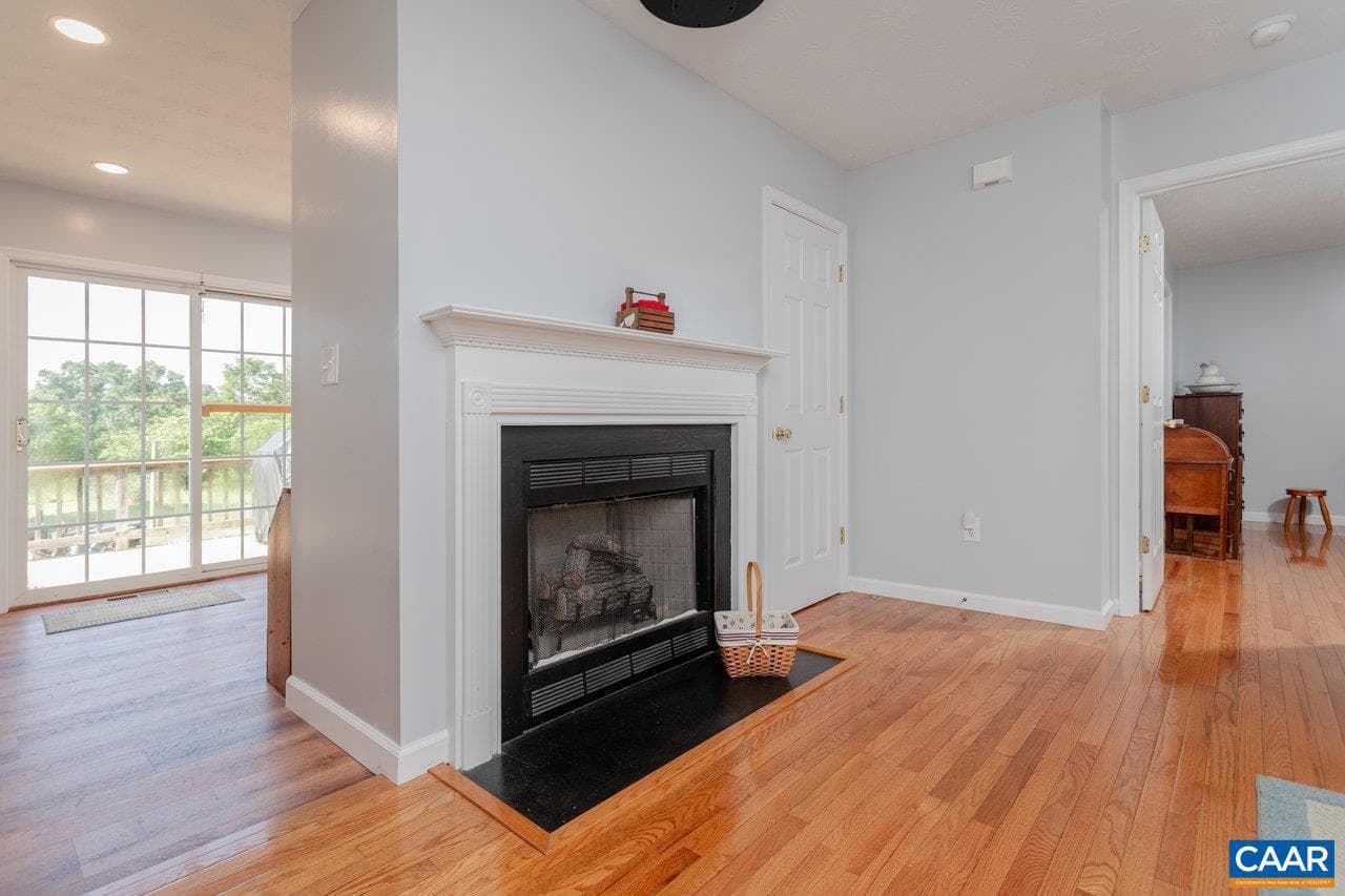 391 Hermitage Rd photo 7