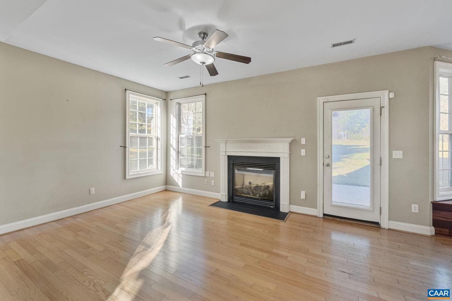 164 Glen Cir photo 17