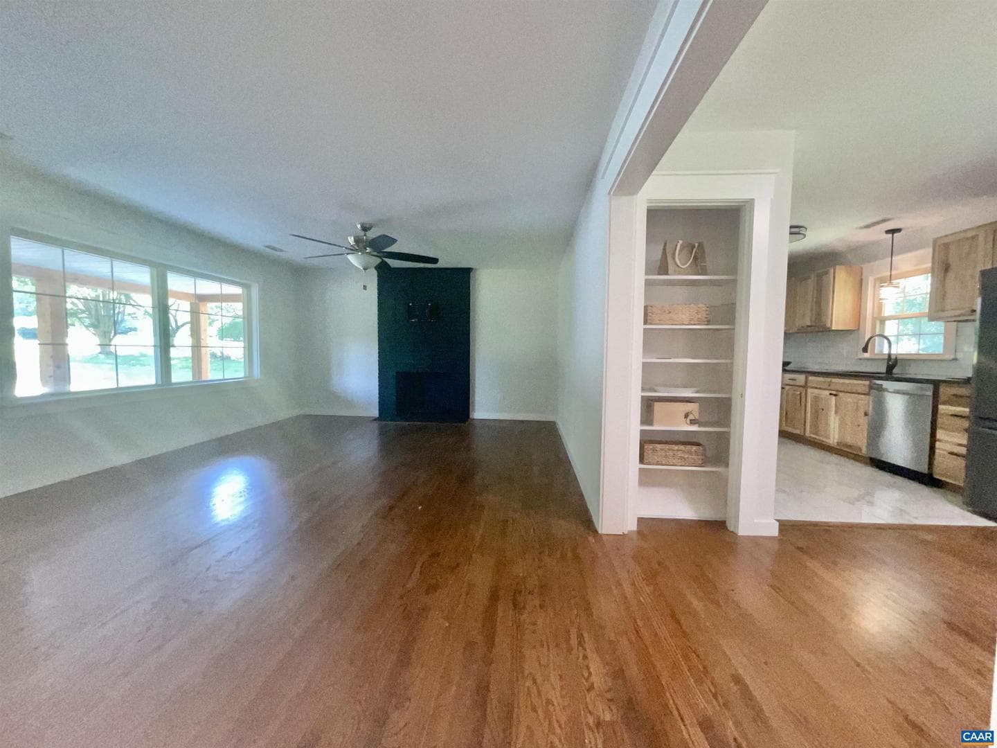 143 Lake Dr photo 4