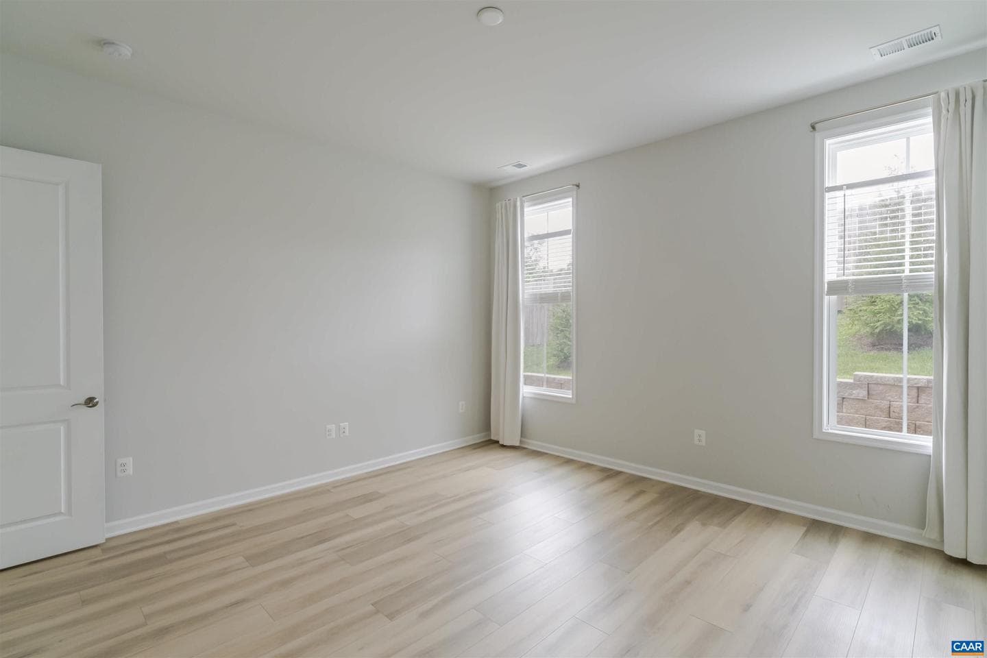 4752 Loyola Way photo 9