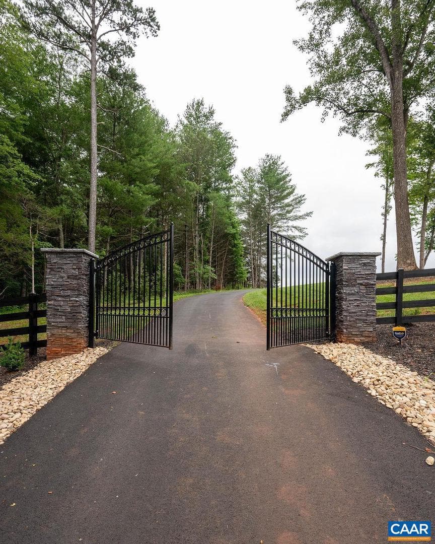 3991 Carters Mountain Rd photo 2