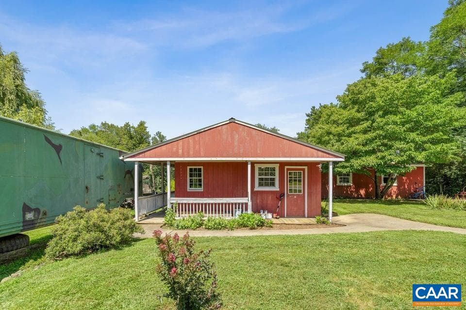 10589 Spotswood Trl photo 5