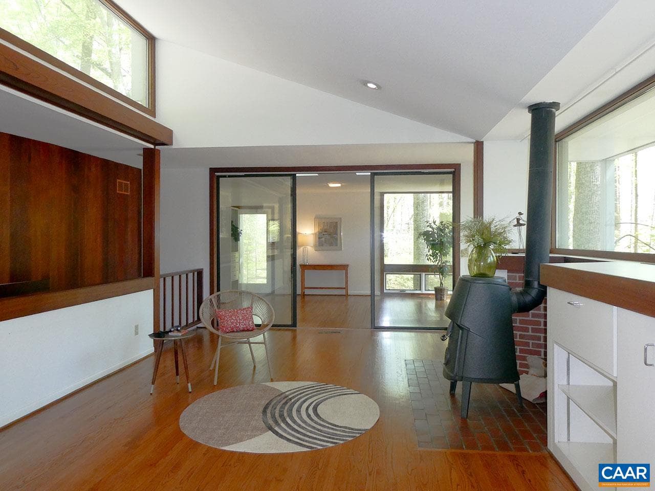 1502 Holly Rd photo 5