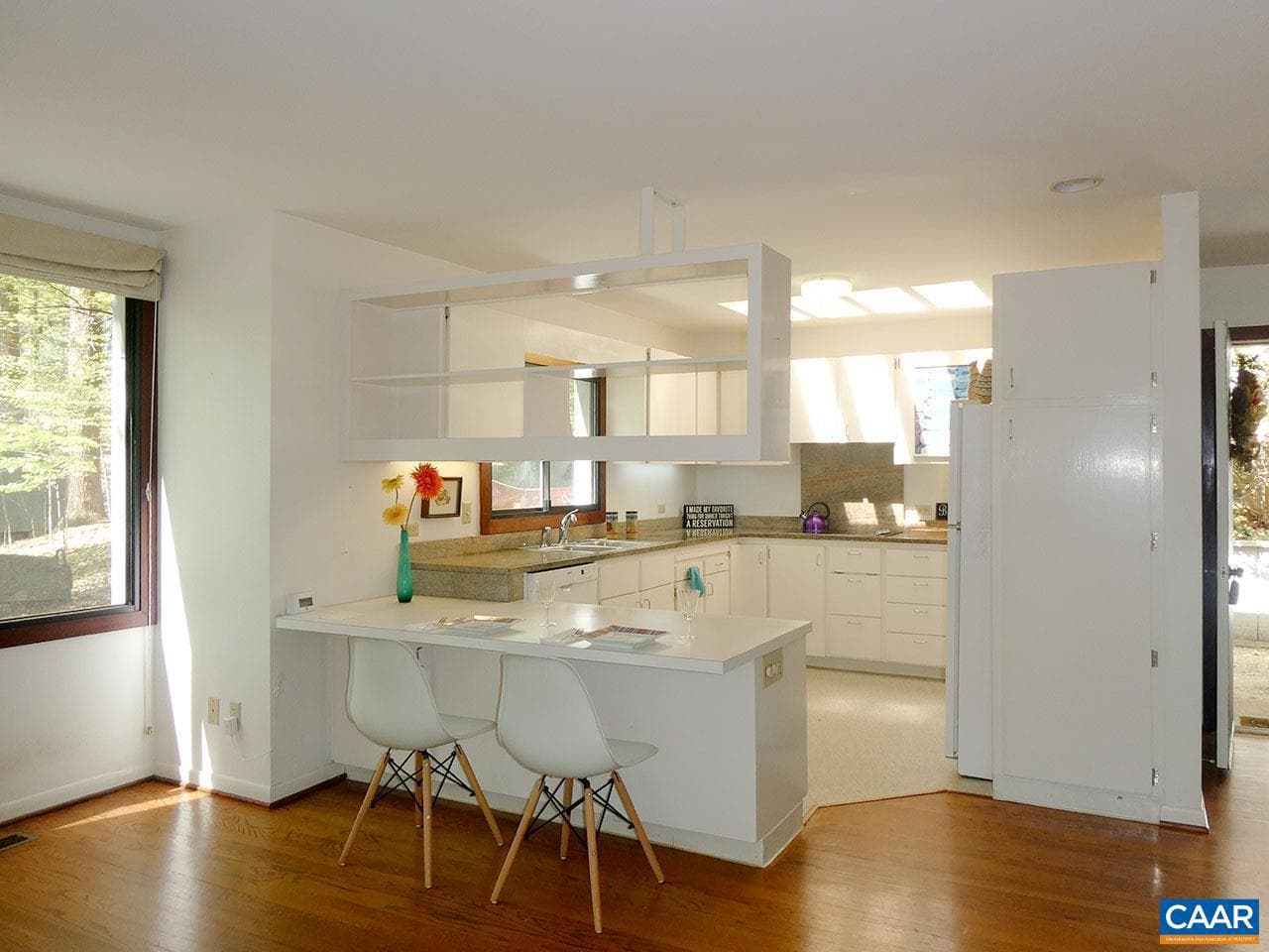 1502 Holly Rd photo 9
